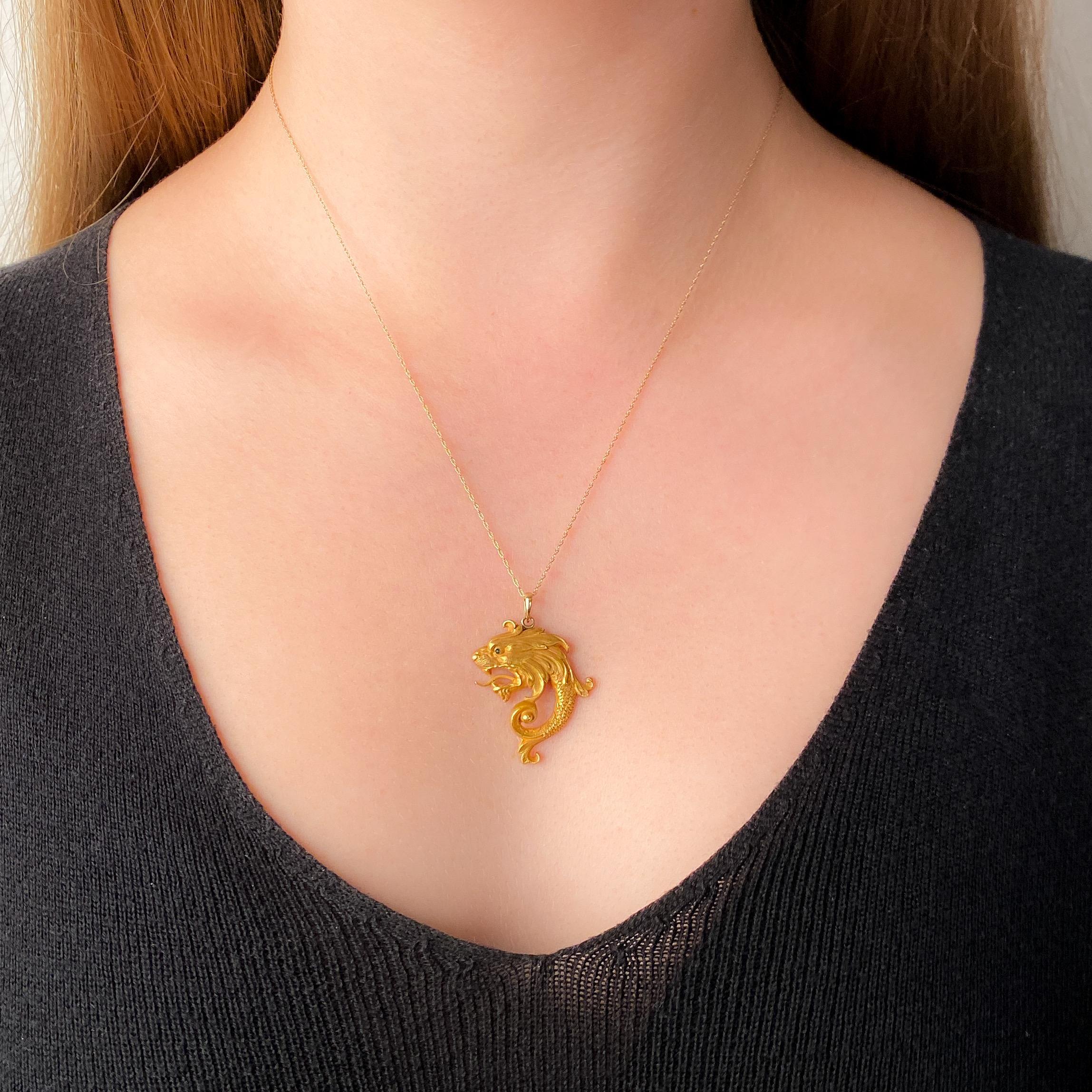 Pendentif Art Nouveau en or 14k représentant un dragon en vente 1