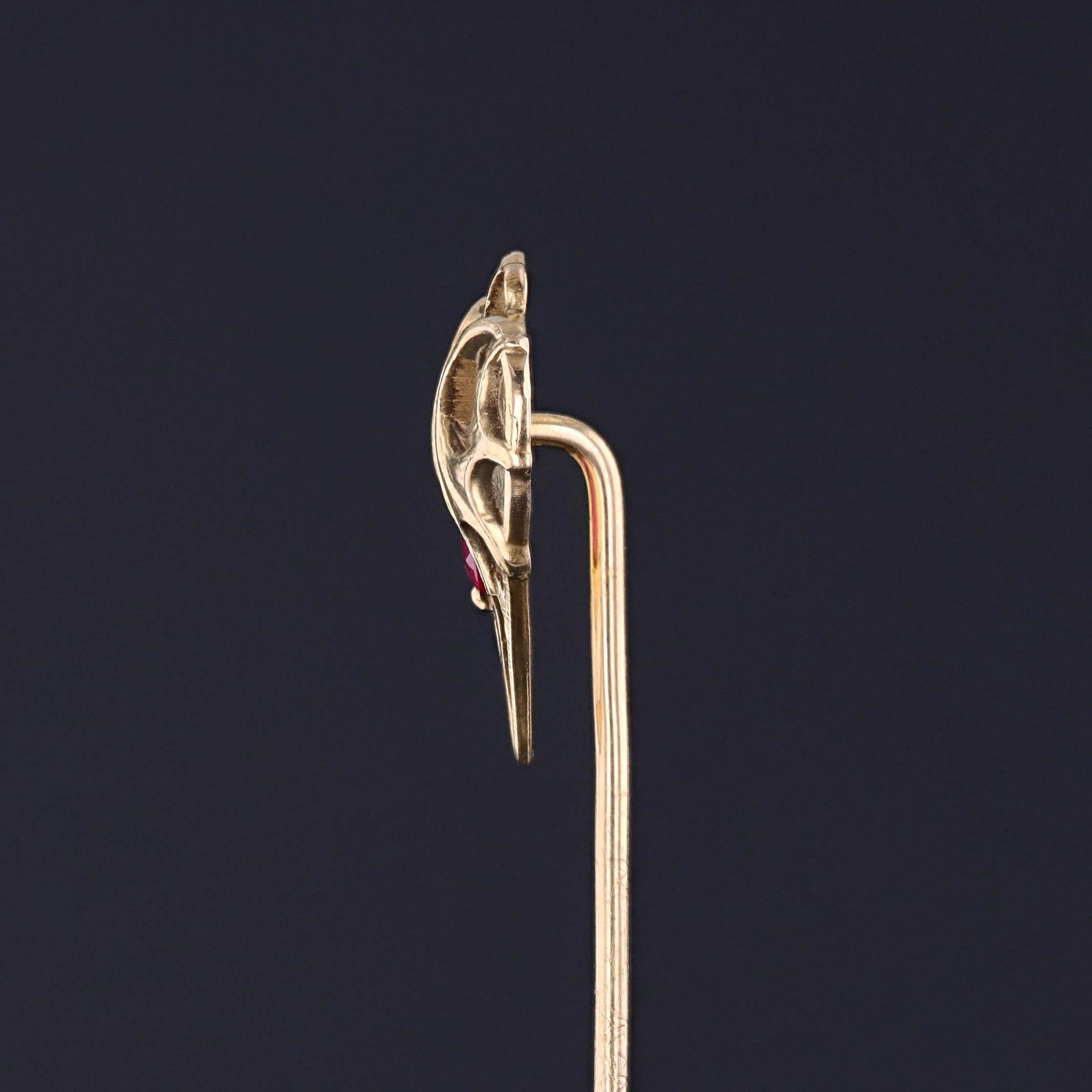 Jugendstil-Drachenflügel-Anstecknadel mit Rubin-Doublet, signiert Hayden & Wheeler (CIRCA 1900)

 Eine eindrucksvolle Verschmelzung von Romantik und mythologischer Form von einem renommierten amerikanischen Hersteller.  Diese außergewöhnliche