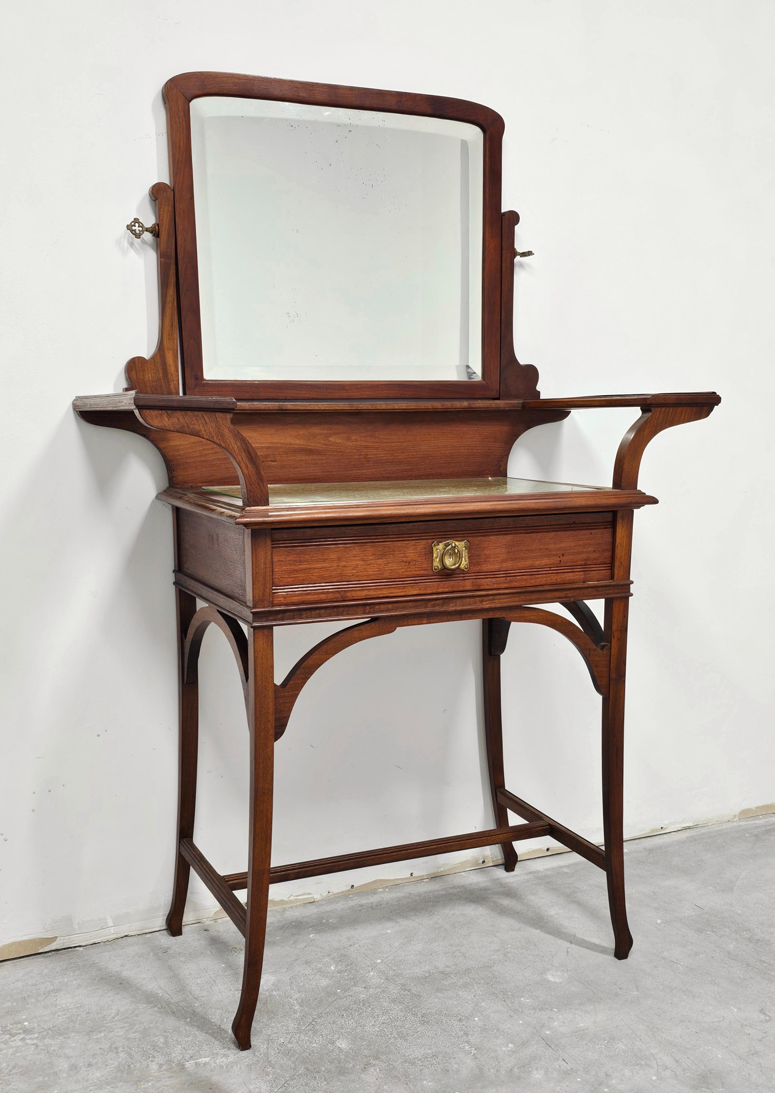 Art Nouveau Dressing or Vanity Table with a Mirror, done in solid walnut In Good Condition For Sale In Beograd, RS