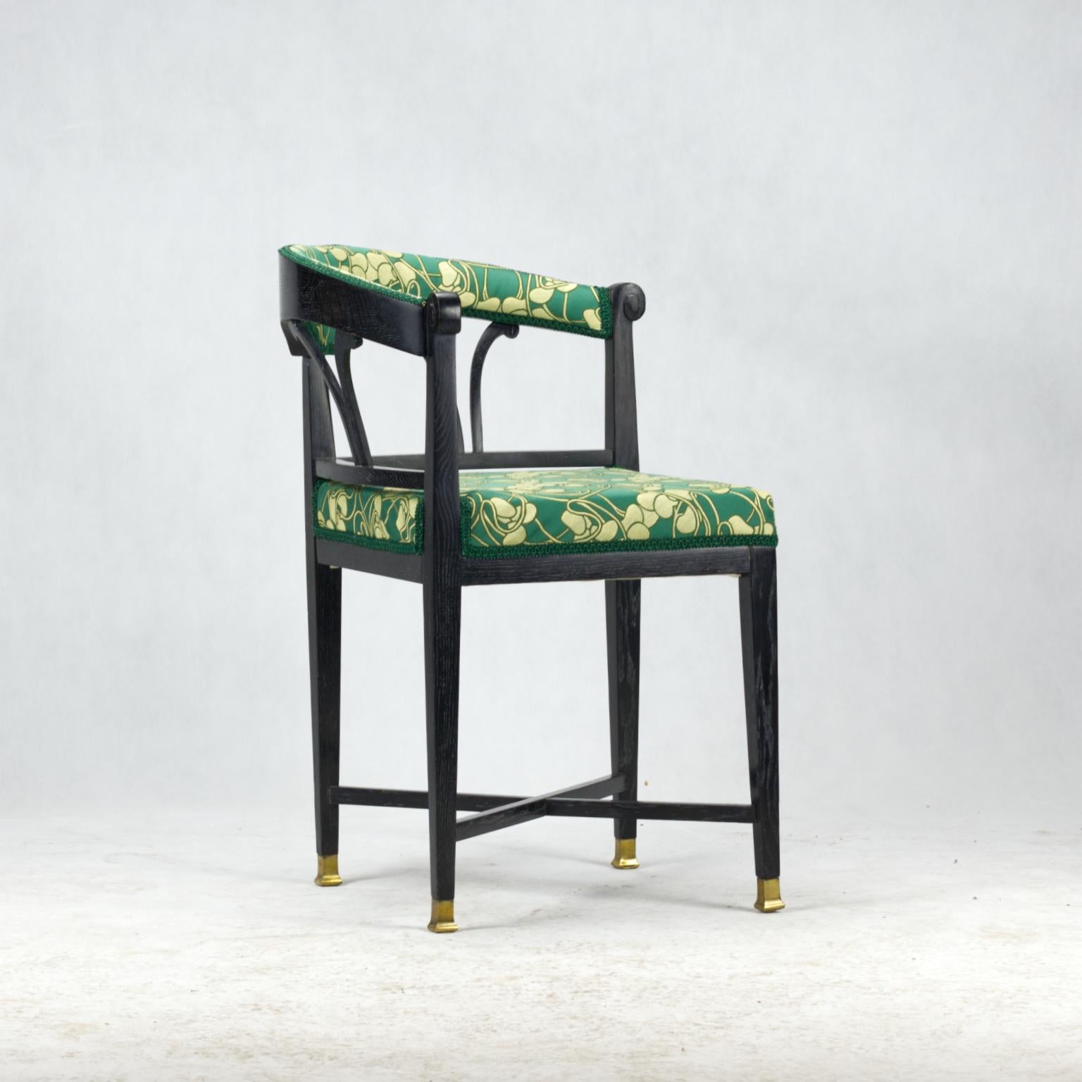 Art Nouveau Ebonized Corner Chair, circa 1900 In Good Condition For Sale In Lucenec, SK