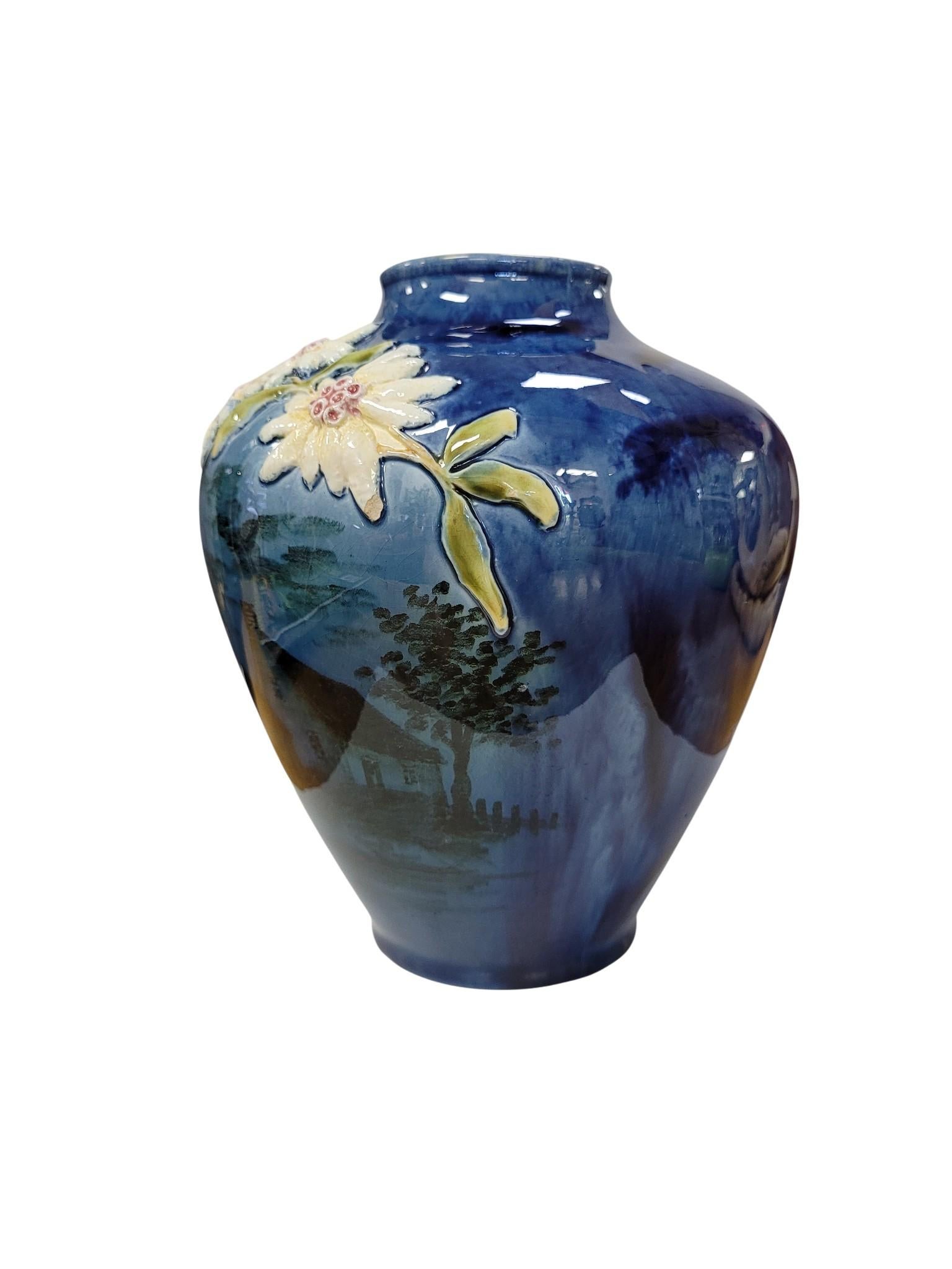Jugendstil-Vase aus Edelweiß-Reliefkeramik, CIRCA 1890-1915 im Angebot 2