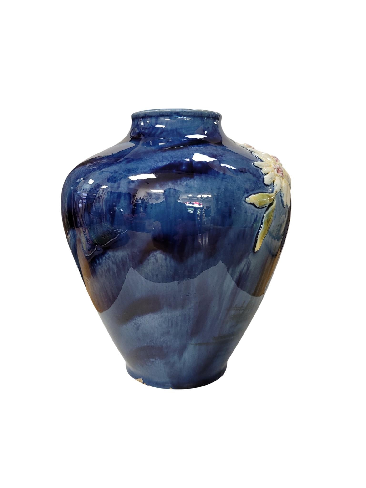 Jugendstil-Vase aus Edelweiß-Reliefkeramik, CIRCA 1890-1915 im Angebot 3