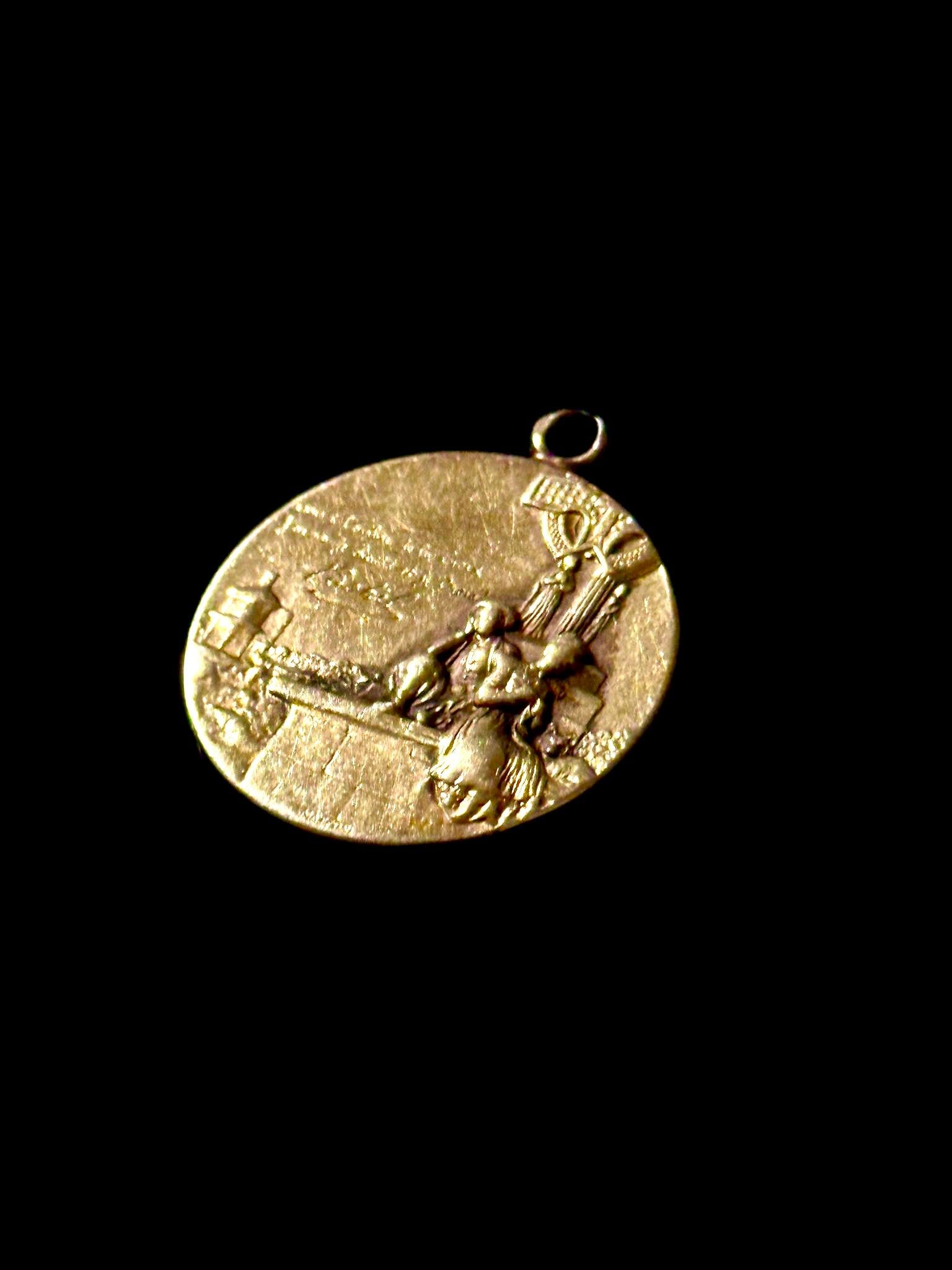 Art Nouveau Edwardian Love Pendant signed Mazzoni 18 k Yellow Gold France In Good Condition In Mārupe, LV