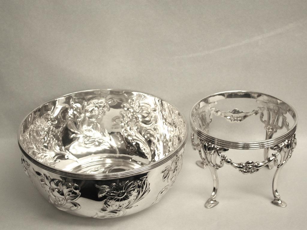 English Art Nouveau Edwardian Silver Embossed Rose Bowl on Stand, 1901