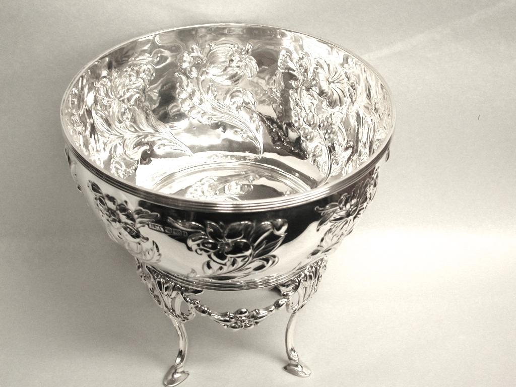 Art Nouveau Edwardian Silver Embossed Rose Bowl on Stand, 1901 2