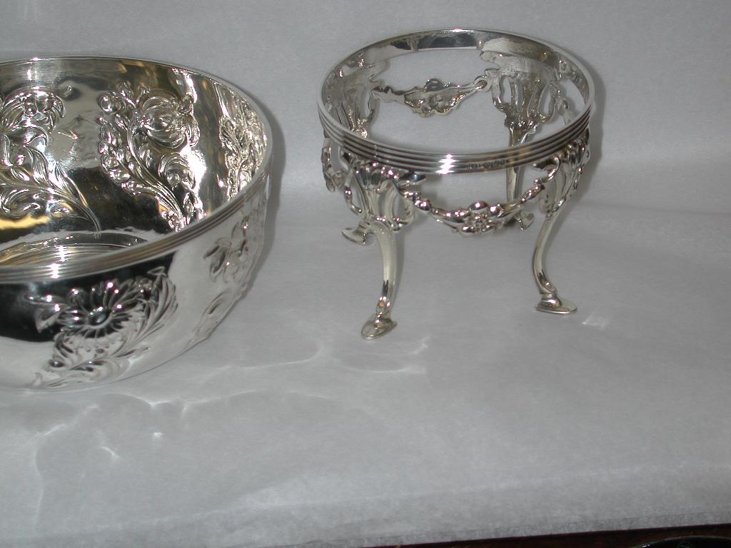 Art Nouveau Edwardian Silver Embossed Rose Bowl on Stand, 1901 3