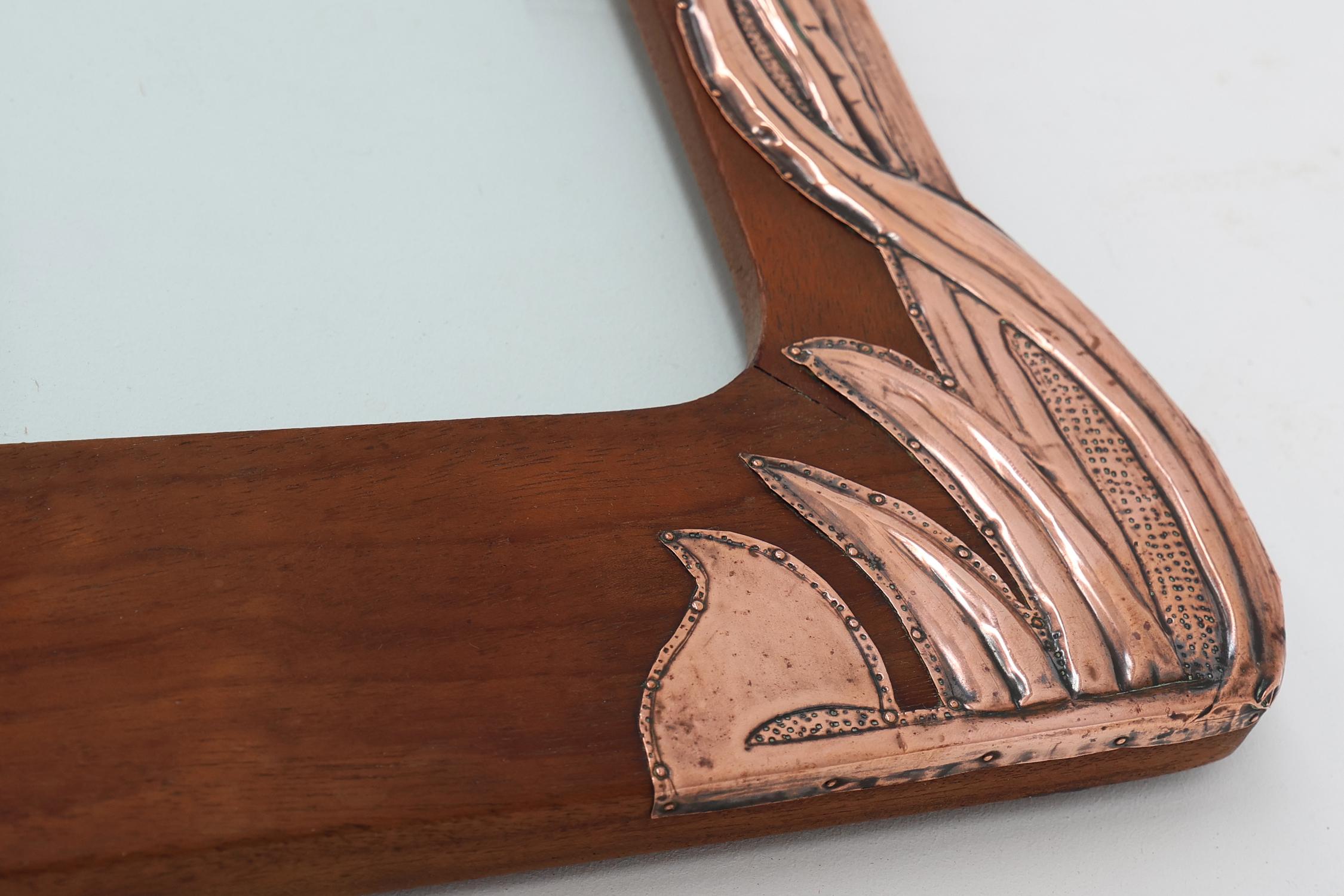 Cornice Art Nouveau in rame e legno sbalzato, Francia, 1910 ca. 1910 in vendita 1