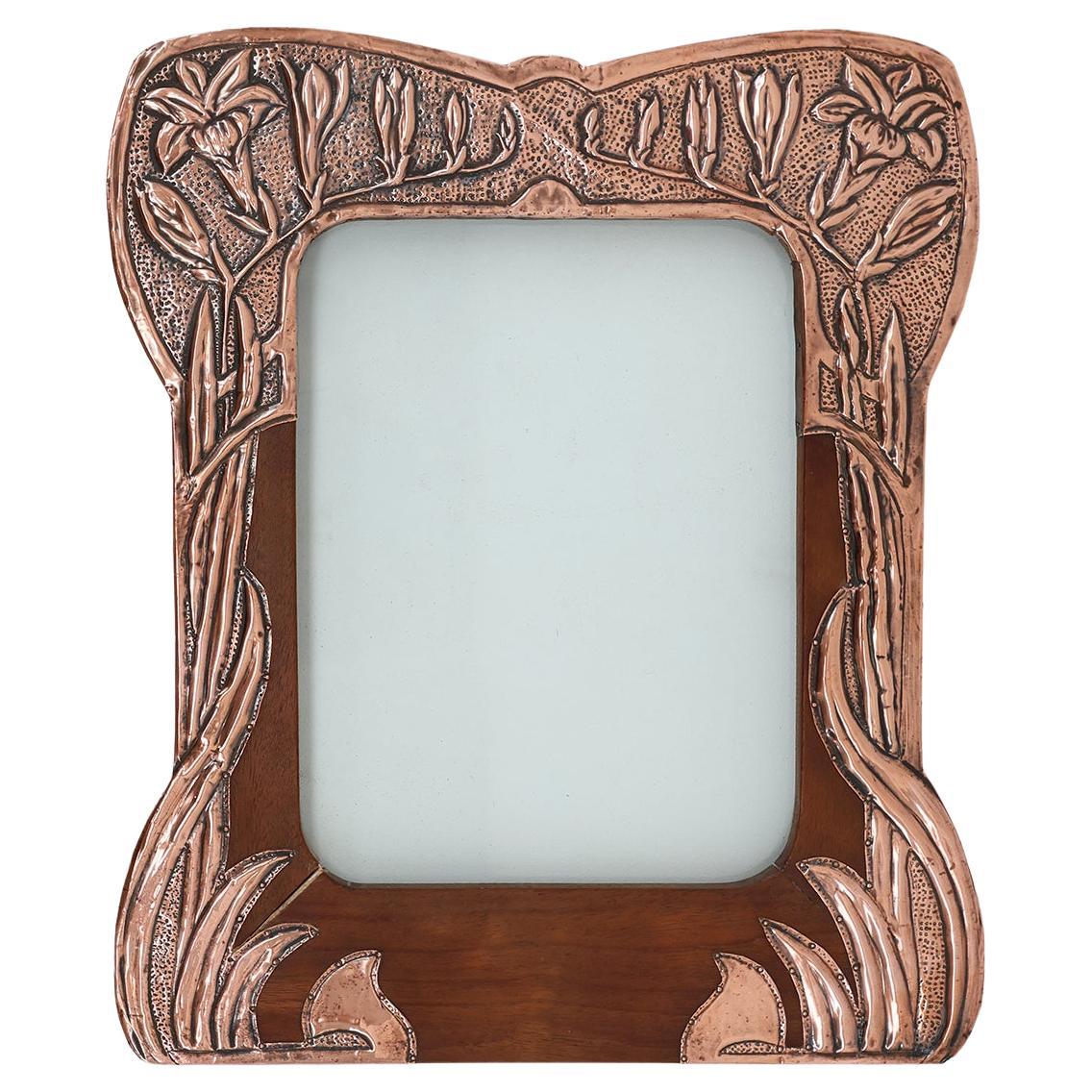 Jugendstil-Bilderrahmen aus Kupfer und Holz mit Prägung, Frankreich ca. 1910