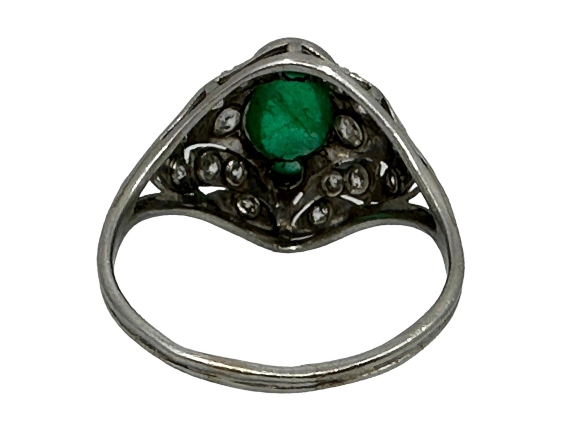 Art Nouveau Emerald and Diamond Cabochon Platinum Ring For Sale 1