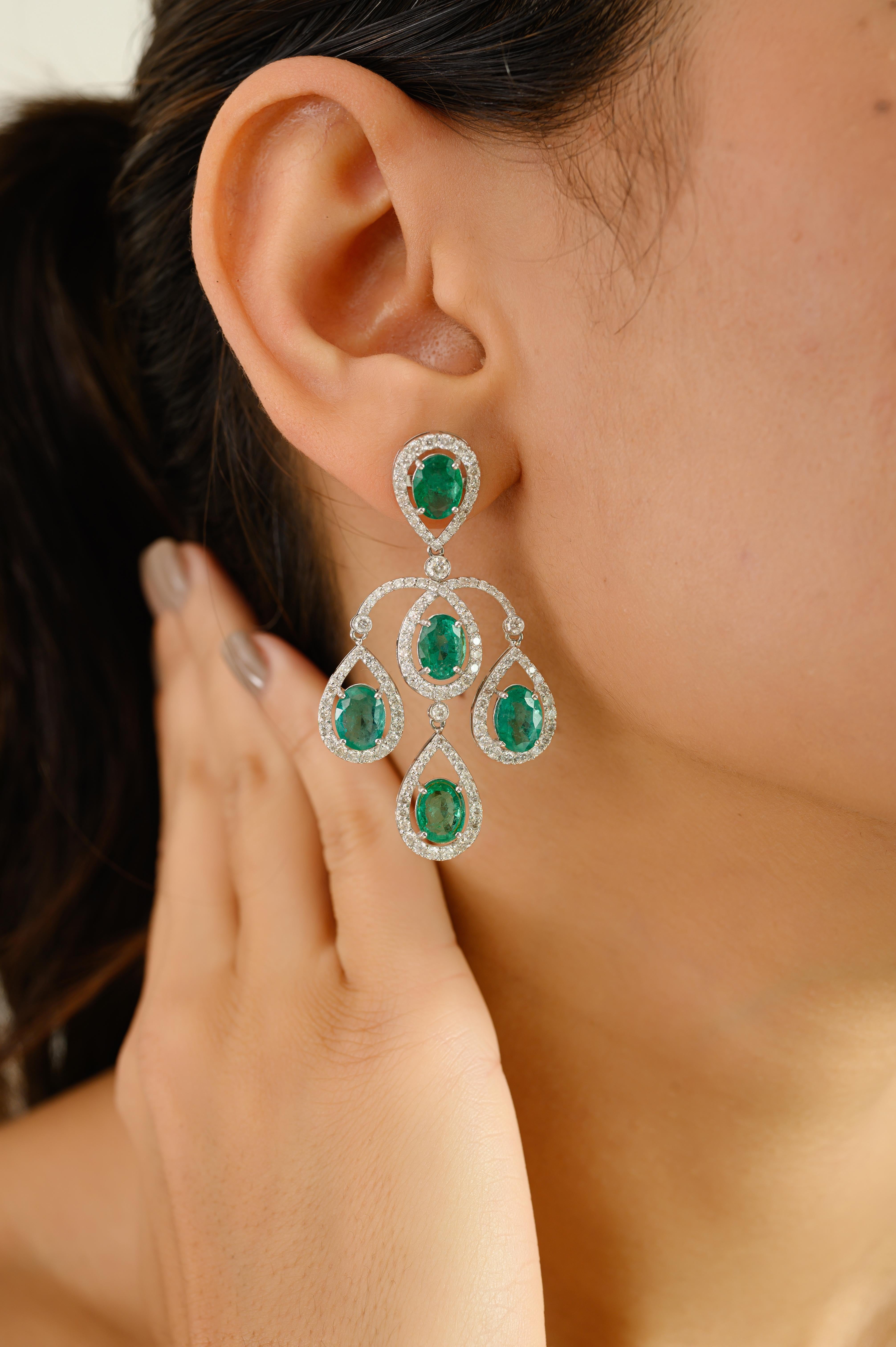 Taglio ovale Art Nouveau Emerald and Diamond Chandelier Earrings Studded in 18K White Gold in vendita