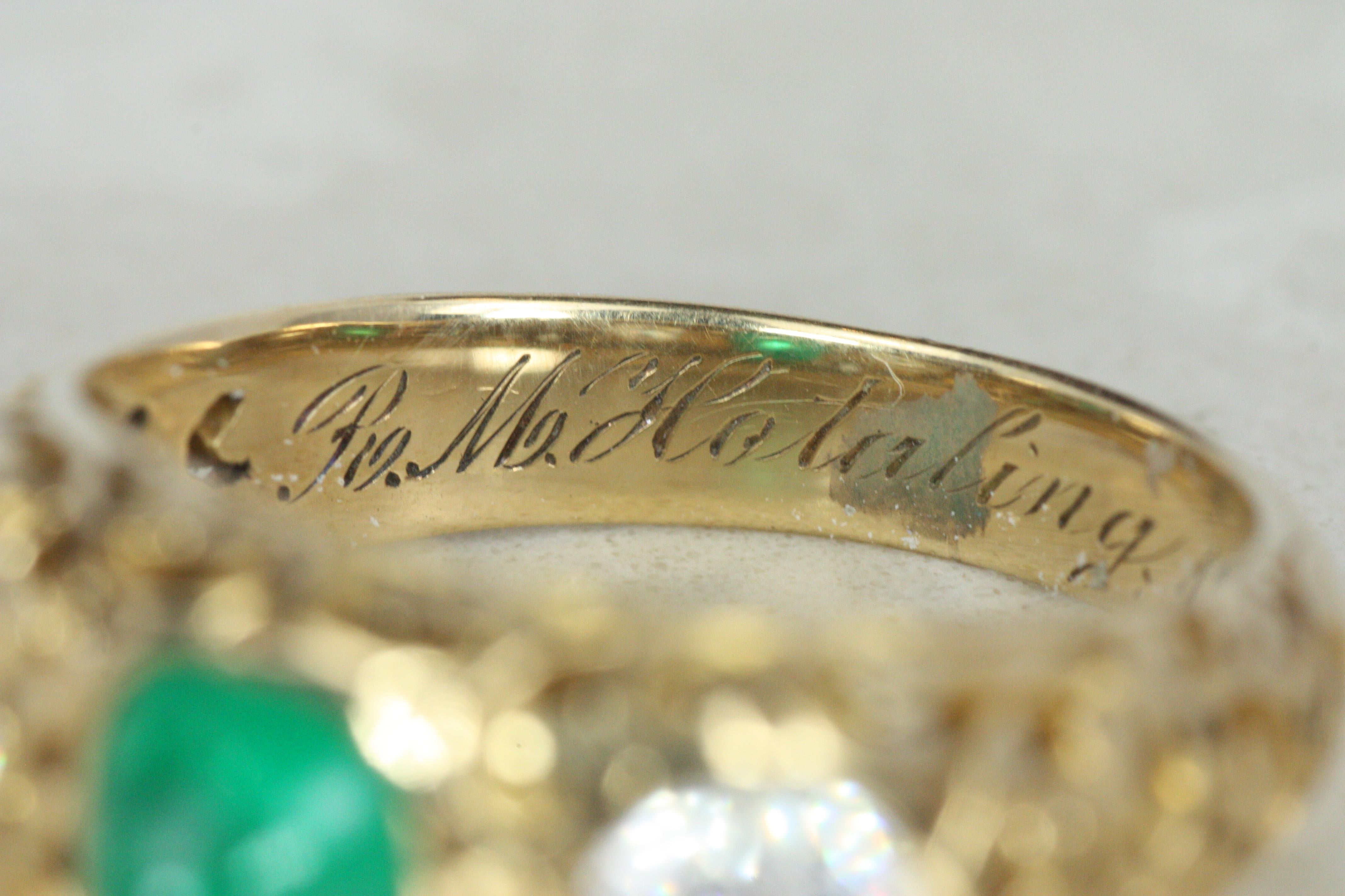 Bague à trois pierres en or jaune, émeraude et diamant de taille européenne ancienne Art Nouveau Bon état - En vente à Santa Monica, CA