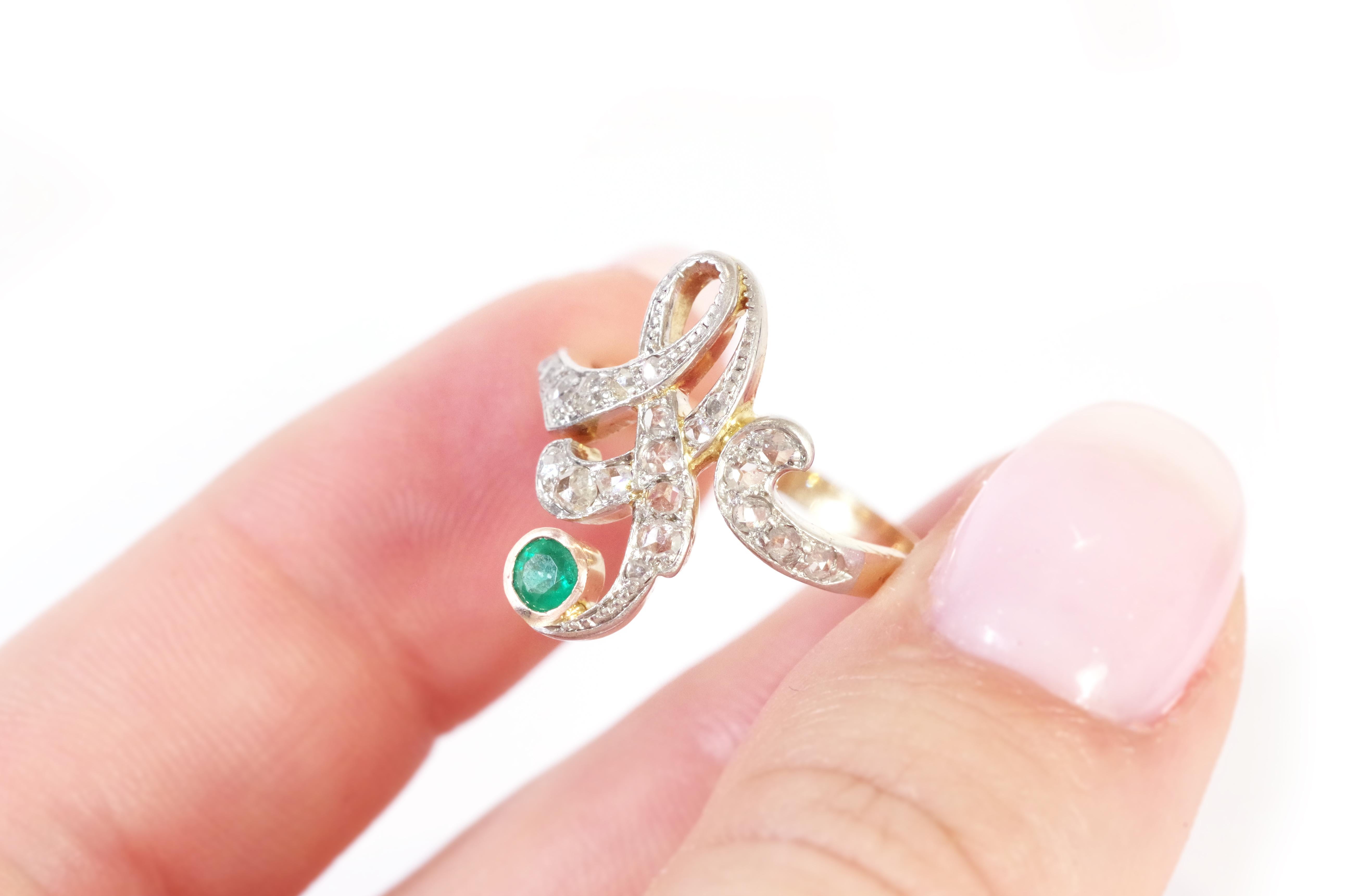 Art Nouveau emerald ring in 18k rose gold, platinum, rose-cut diamonds In Fair Condition In PARIS, FR