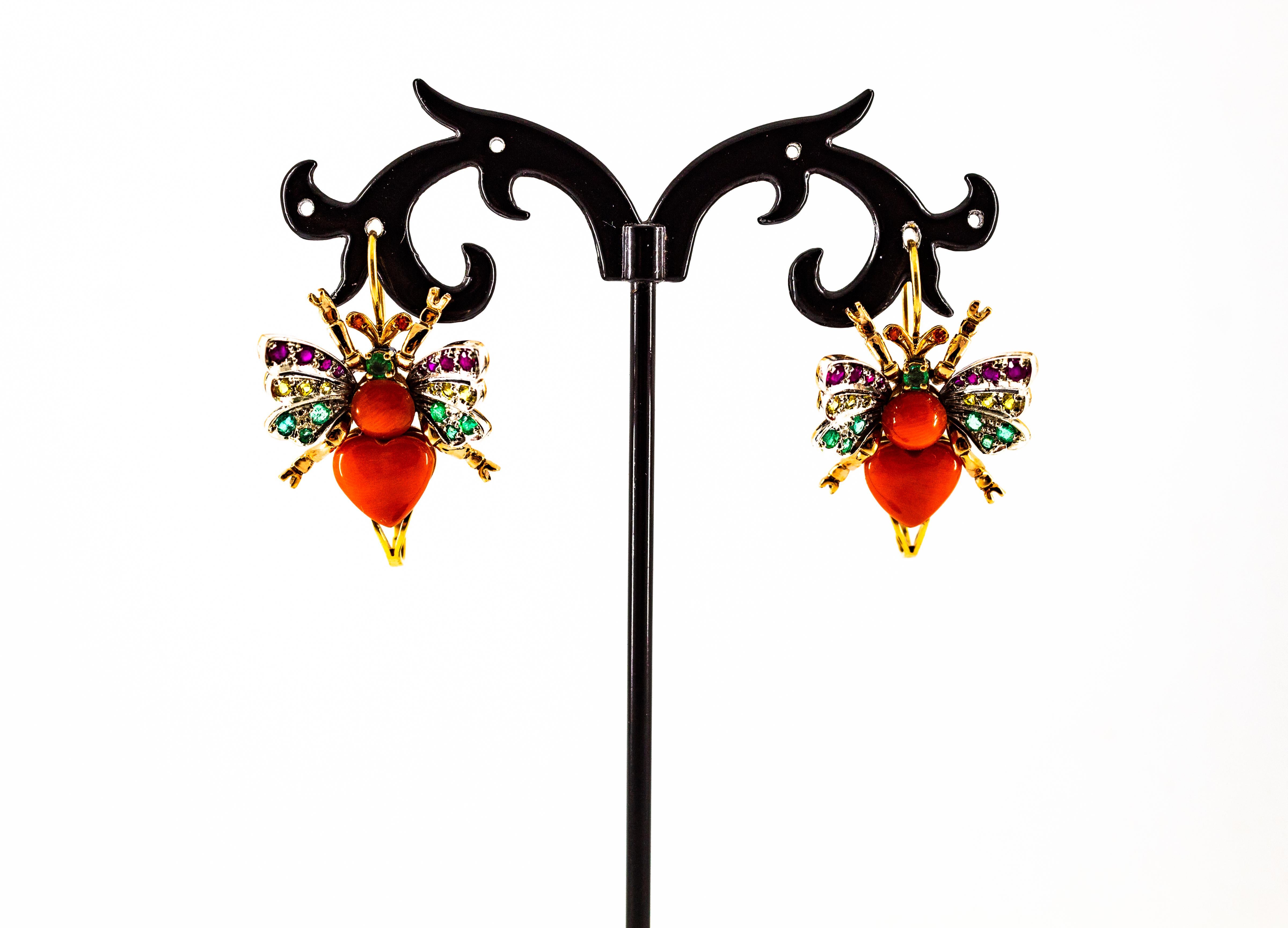 Boucles d'oreilles à levier Art Nouveau en or jaune, émeraude, saphir jaune, rubis et corail en vente 1
