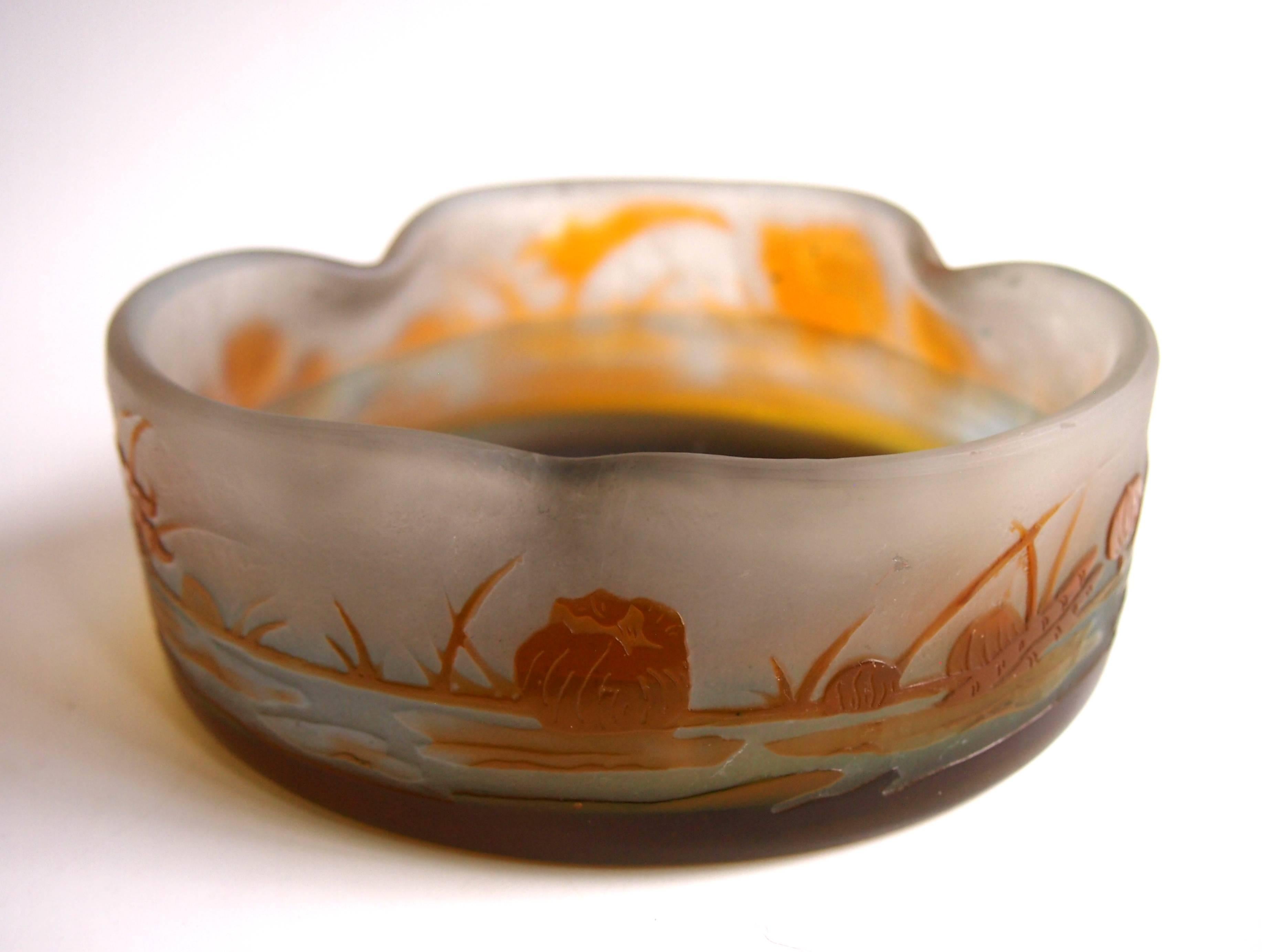 French Art Nouveau Emile Galle Cameo Glass Aquatic Bowl c1900 In Good Condition For Sale In London, GB