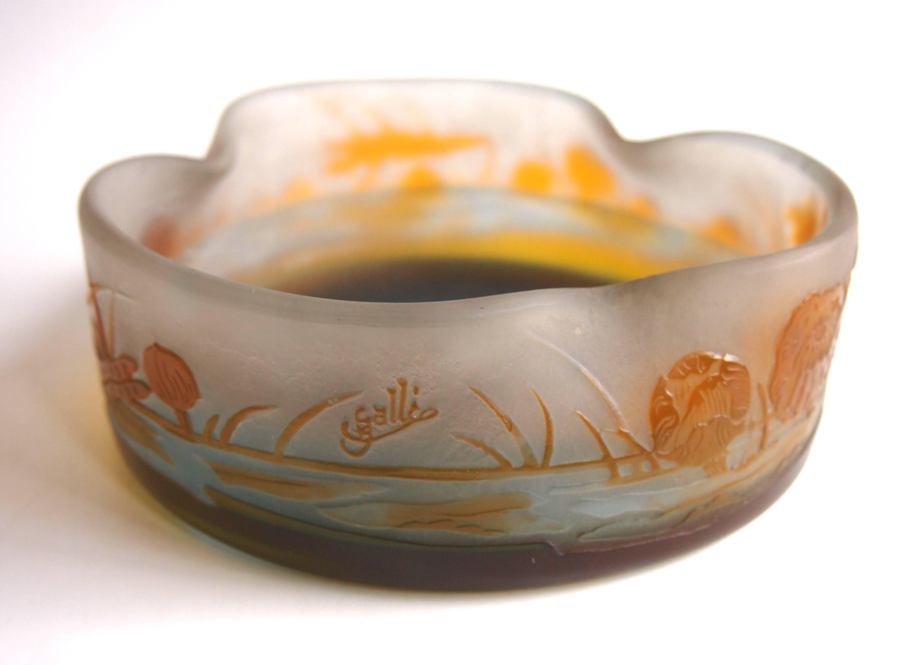 Early 20th Century French Art Nouveau Emile Galle Cameo Glass Aquatic Bowl c1900 For Sale