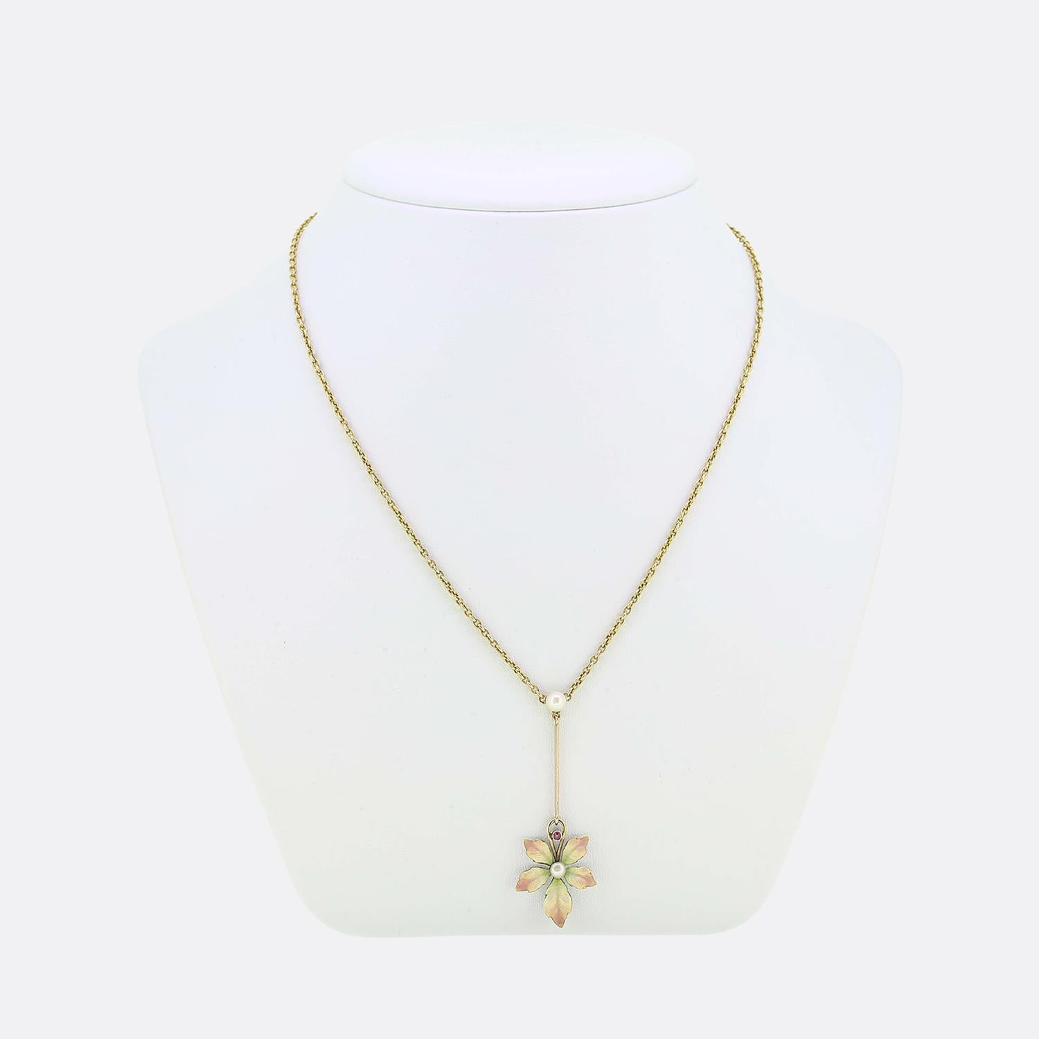 Here we have a truly beautiful early Art Nouveau necklace. This antique piece has been crafted from 15ct gold with a rounded natural pearl at the centre playing host a knife edge bar below which suspends a highly decorated, iconic Art Nouveau floral