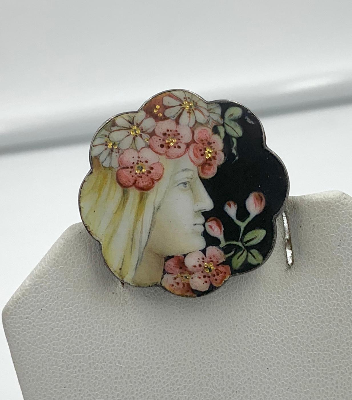 Broche fleur de jeune fille en émail Art Nouveau, qualité musée, en or et argent sterling Bon état - En vente à New York, NY