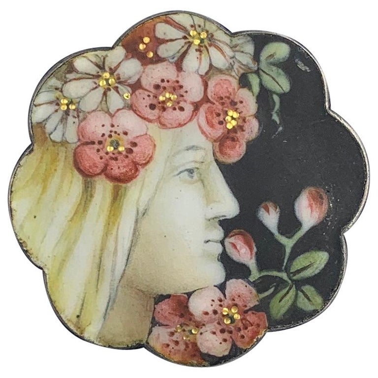 Ancienne Broche émaillée Art Nouveau – Jeune Femme – Vintage