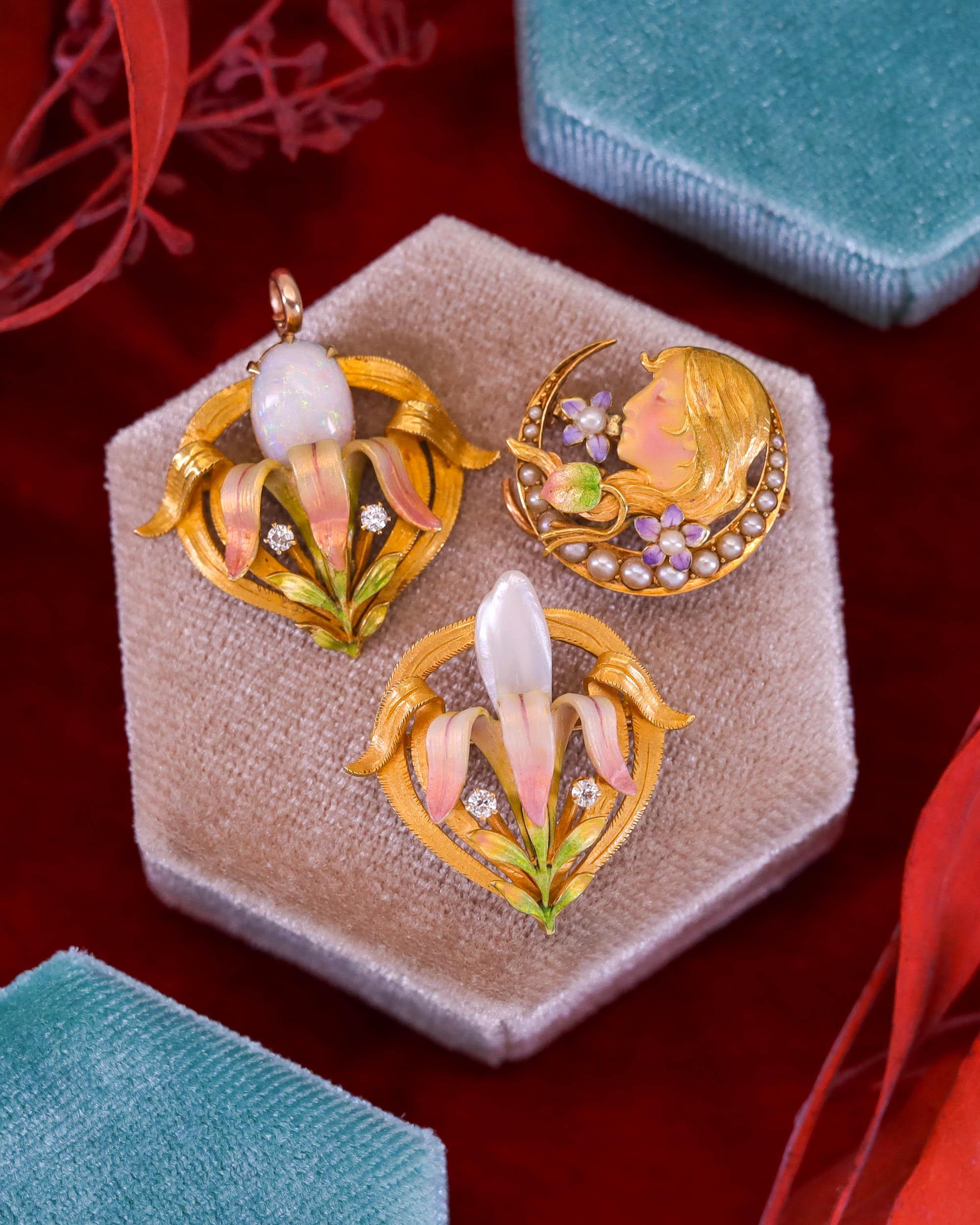 Spilla con ciondolo a forma di fiore smaltato in stile Art Nouveau di Krementz in vendita 3