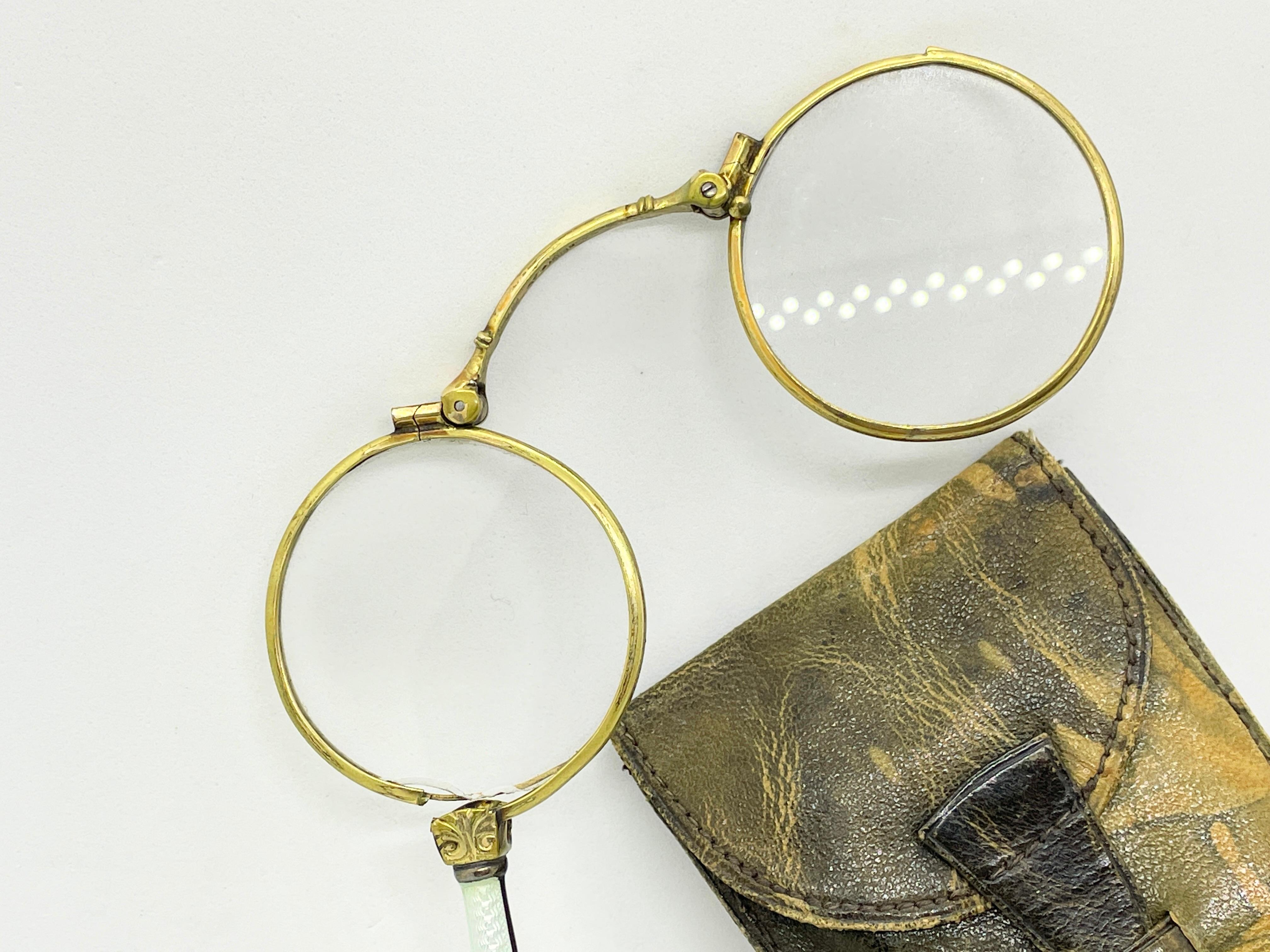 Art Nouveau Enamel Handle Lorgnette Opera Glasses Folding Spectacles In Good Condition In Nuernberg, DE