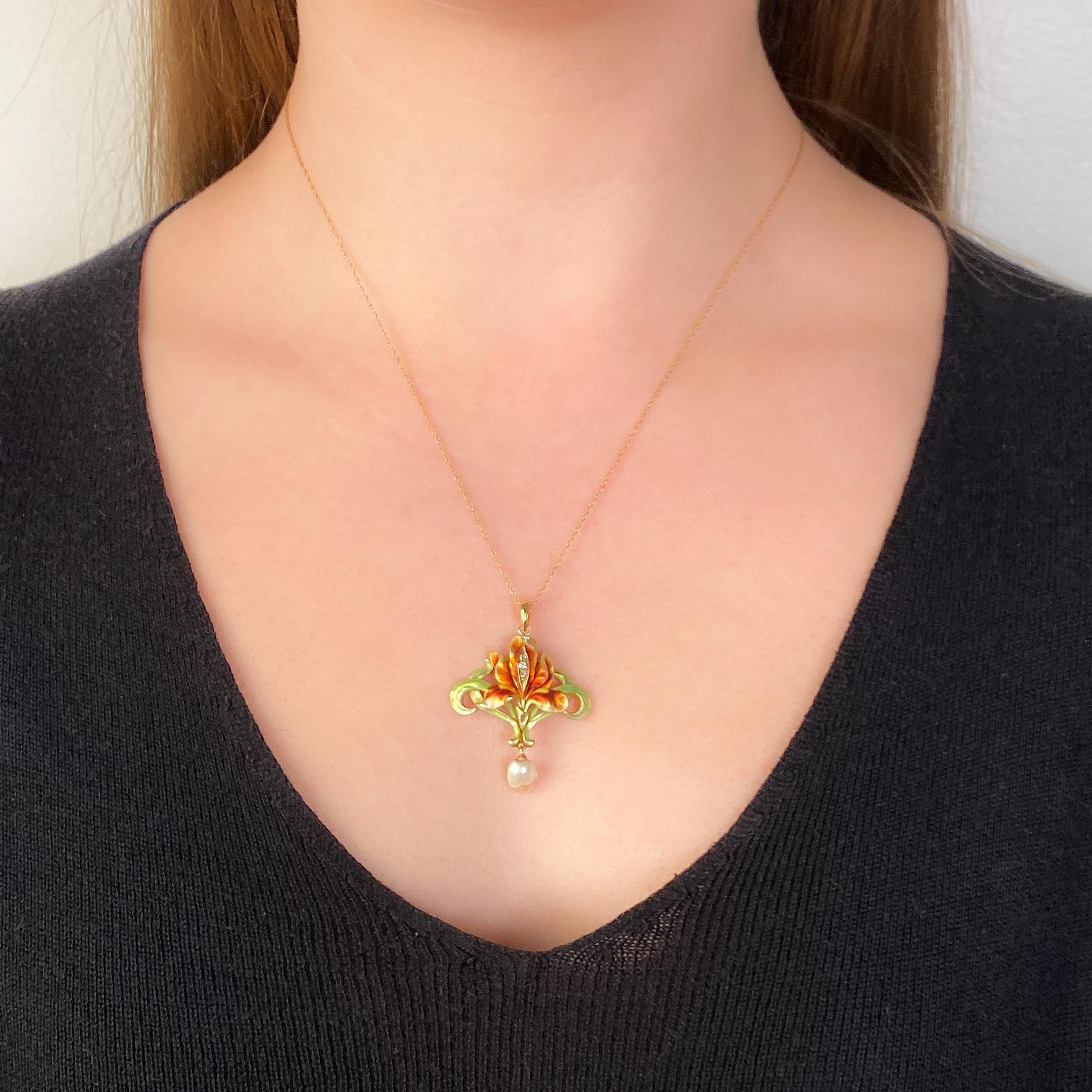 Art Nouveau Enamel Iris Pendant of 14k Gold In Good Condition For Sale In Lewisburg, PA