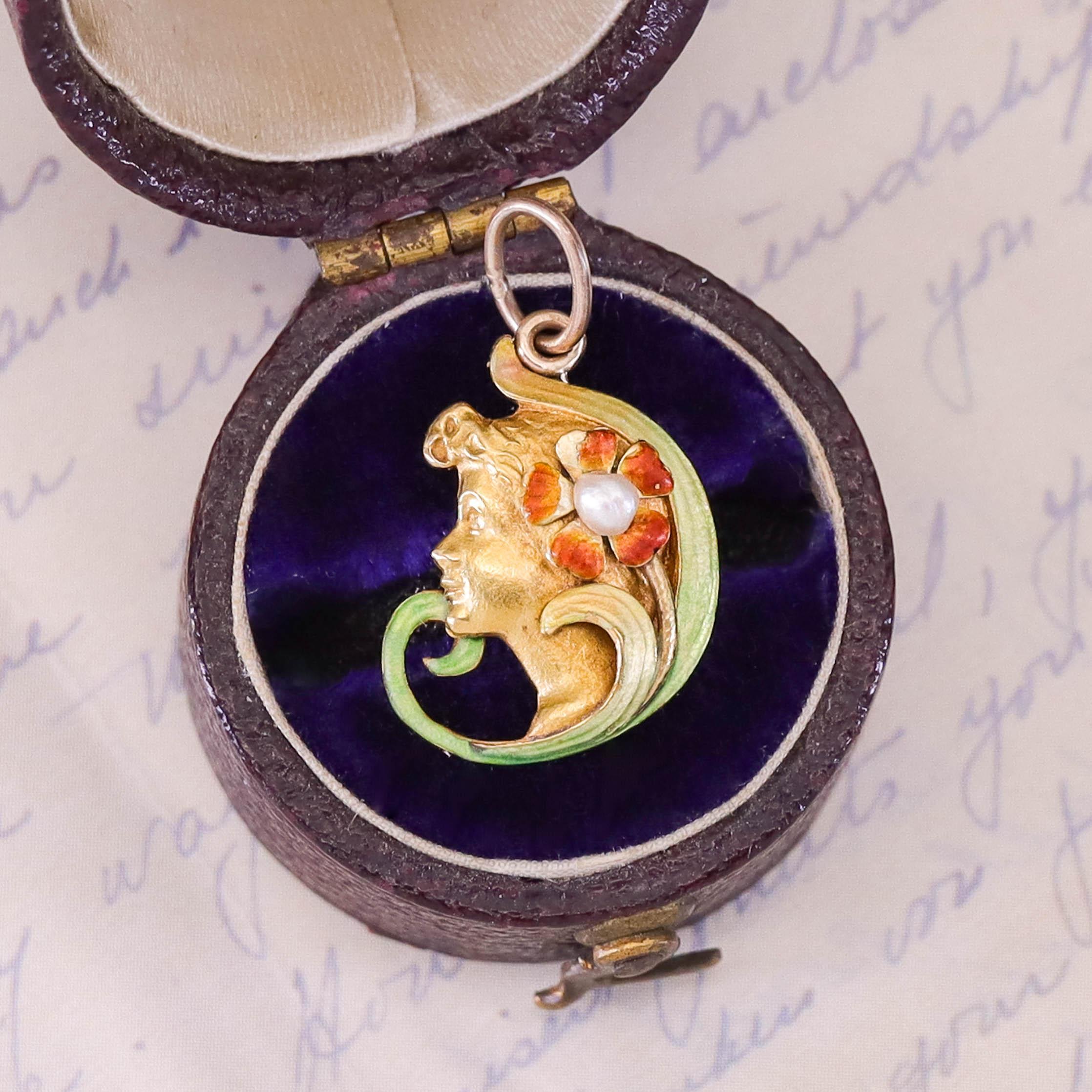 Donna Art Nouveau Enamel Lady Charm of 14k Gold in vendita
