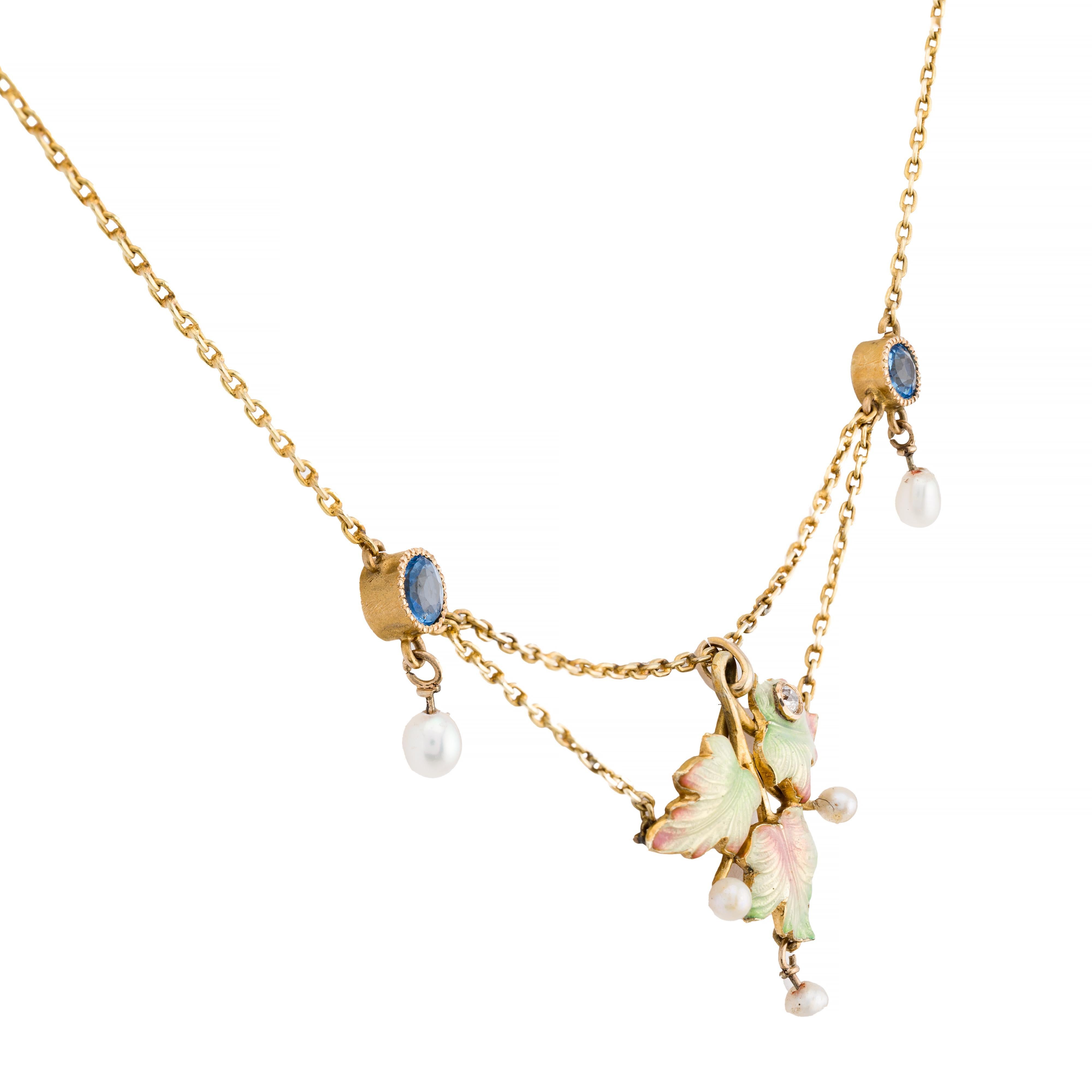 Taglio antico europeo Collana Art Nouveau con motivo a foglie smaltate, zaffiro Yogo e festone di diamanti in vendita