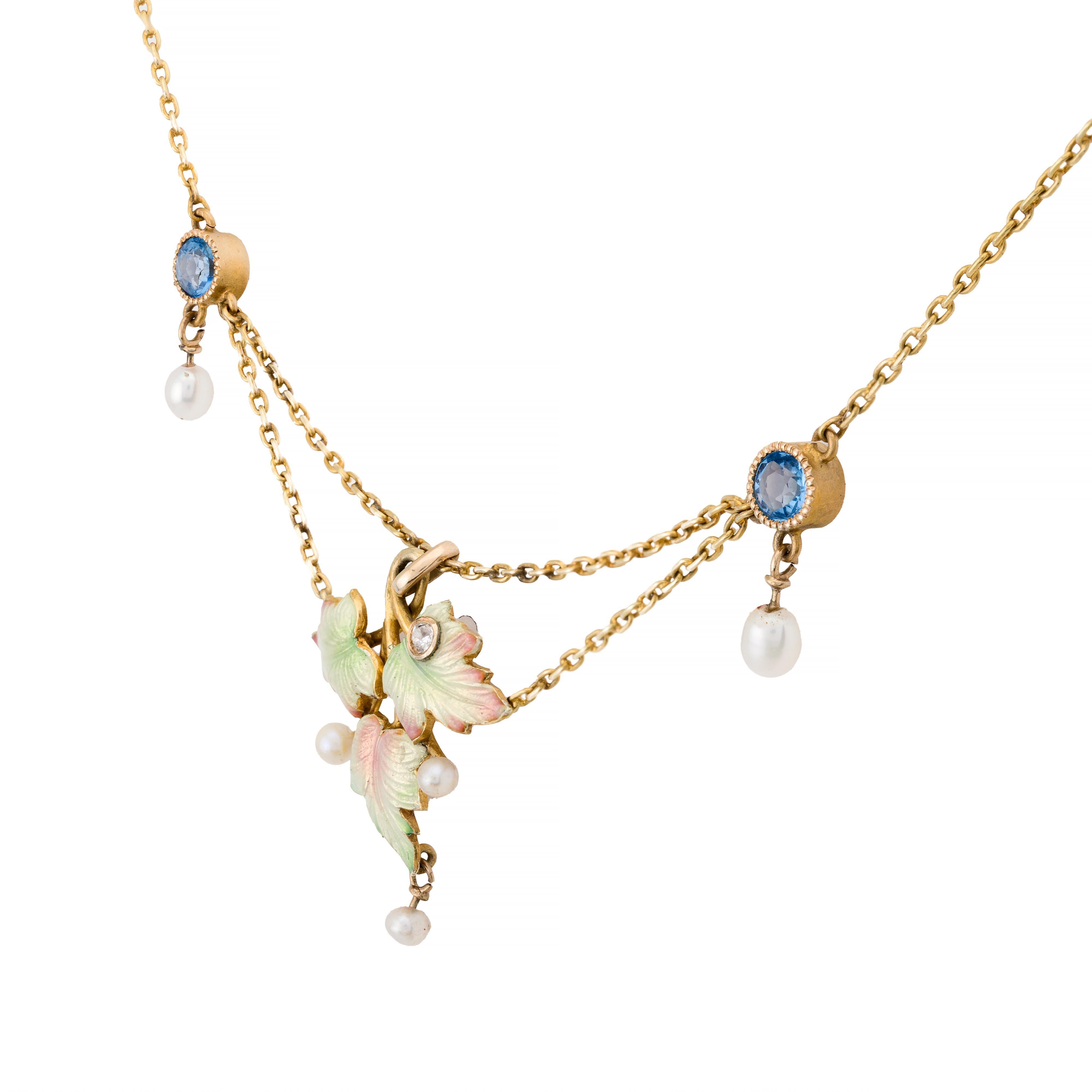 Collana Art Nouveau con motivo a foglie smaltate, zaffiro Yogo e festone di diamanti In condizioni ottime in vendita a Boston, MA