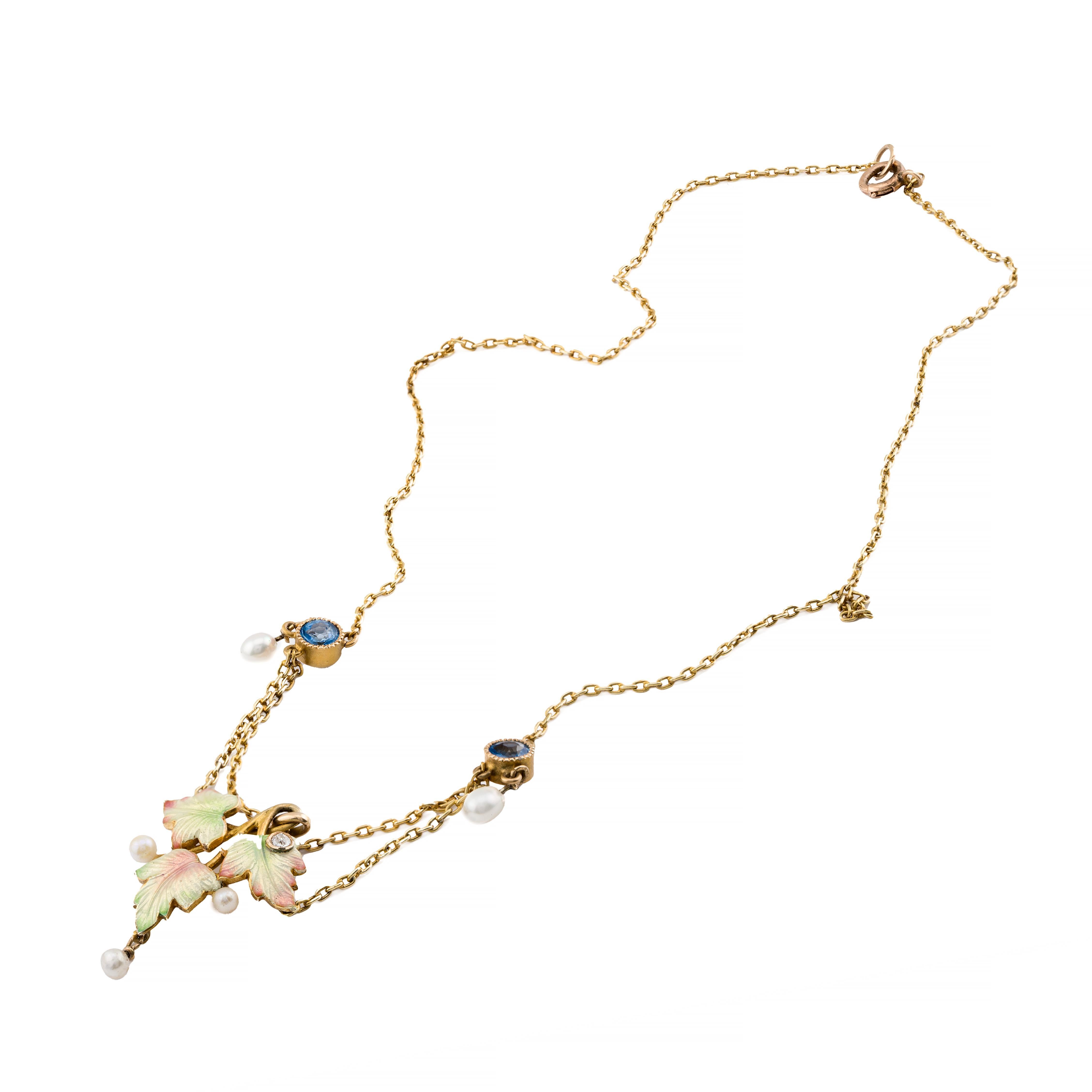 Collana Art Nouveau con motivo a foglie smaltate, zaffiro Yogo e festone di diamanti in vendita 1