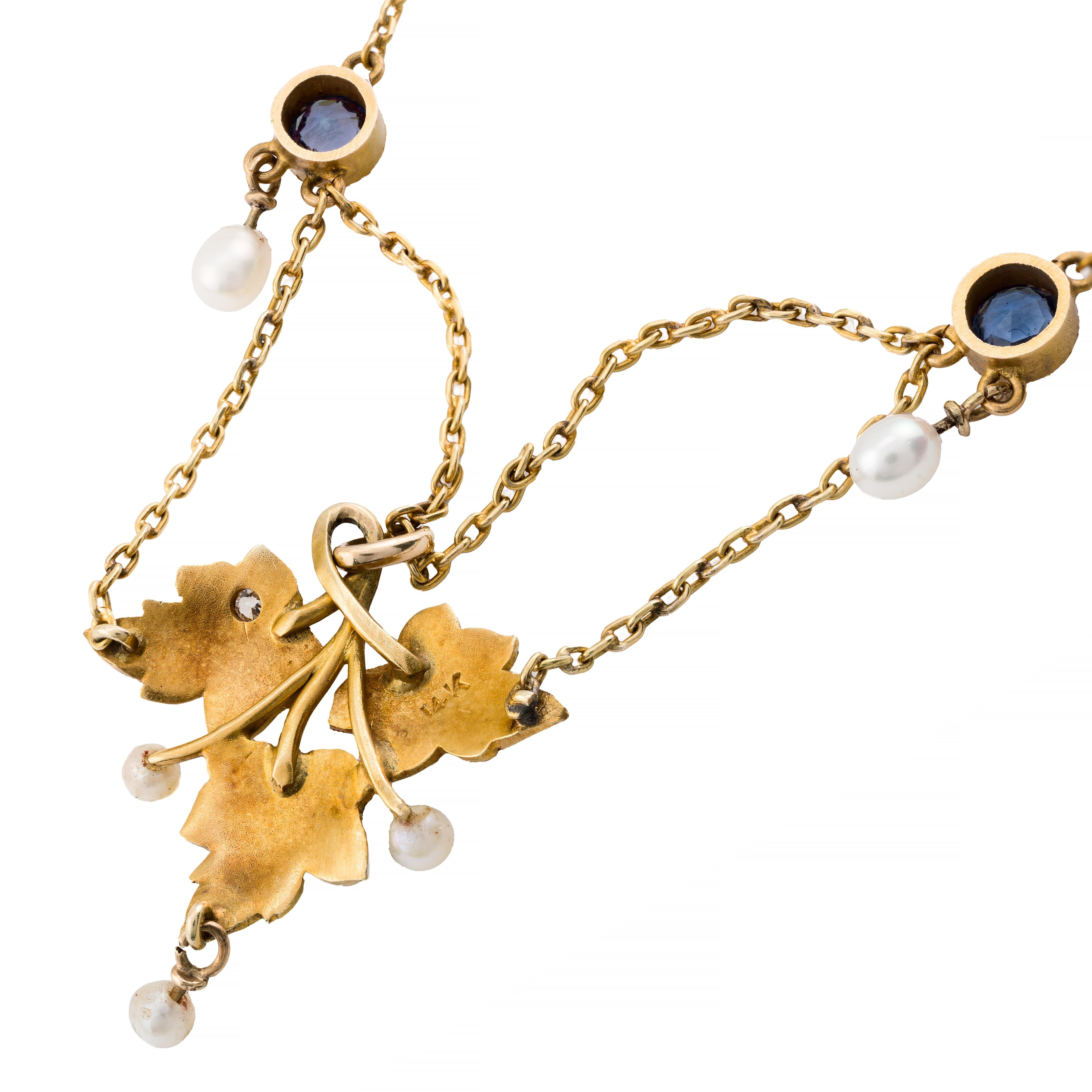 Collana Art Nouveau con motivo a foglie smaltate, zaffiro Yogo e festone di diamanti in vendita 2
