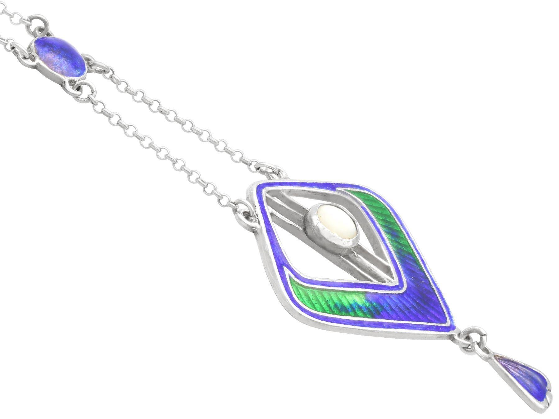 Art Nouveau Enamel Mother of Pearl and Sterling Silver Pendant In Excellent Condition In Jesmond, Newcastle Upon Tyne