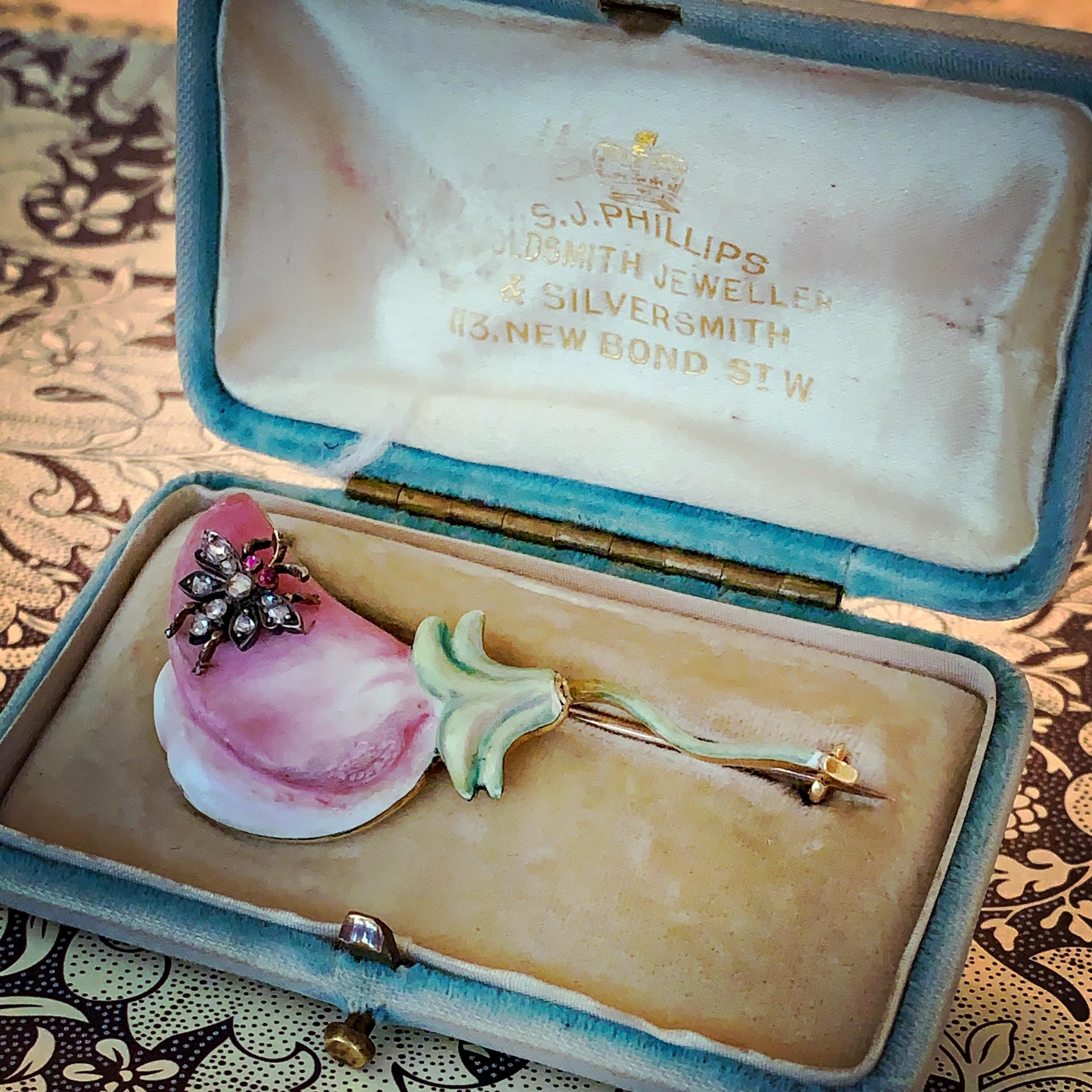 Art Nouveau Enamel Sweet Pea Brooch with Fly In Excellent Condition In New York, NY