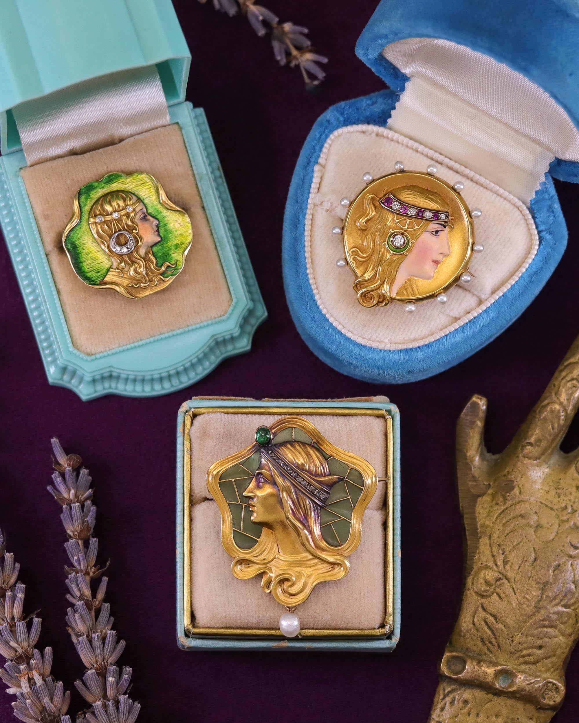 Art Nouveau Broche Femme en émail Or 18k Pour femmes en vente