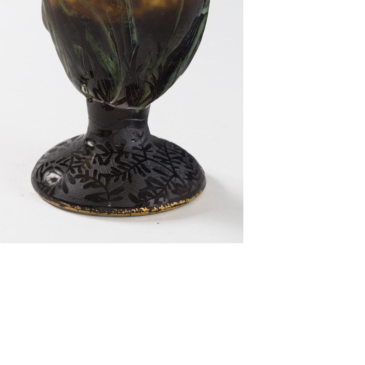 Daum Nancy, „Fleurs et Abeilles“-Vase aus emailliertem und geätztem Glas (Art nouveau) im Angebot