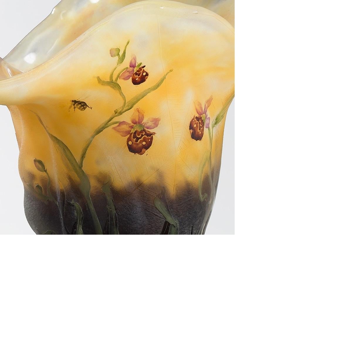 Vase « Fleurs et Abeilles » de Daum Nancy en verre émaillé et gravé Excellent état - En vente à New York, NY