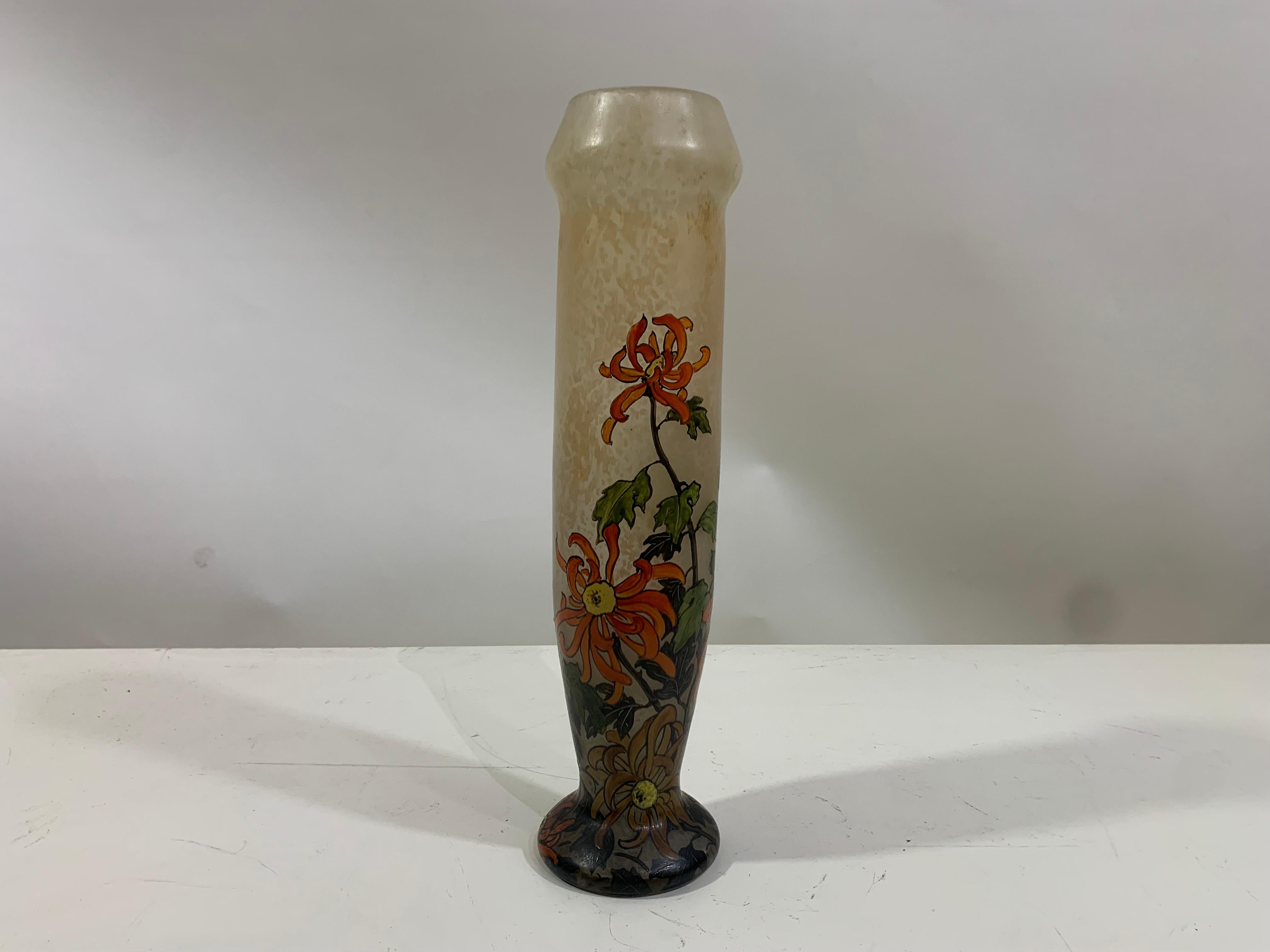 Français  Vase à fleurs émaillé Art Nouveau signé « Grass »  en vente