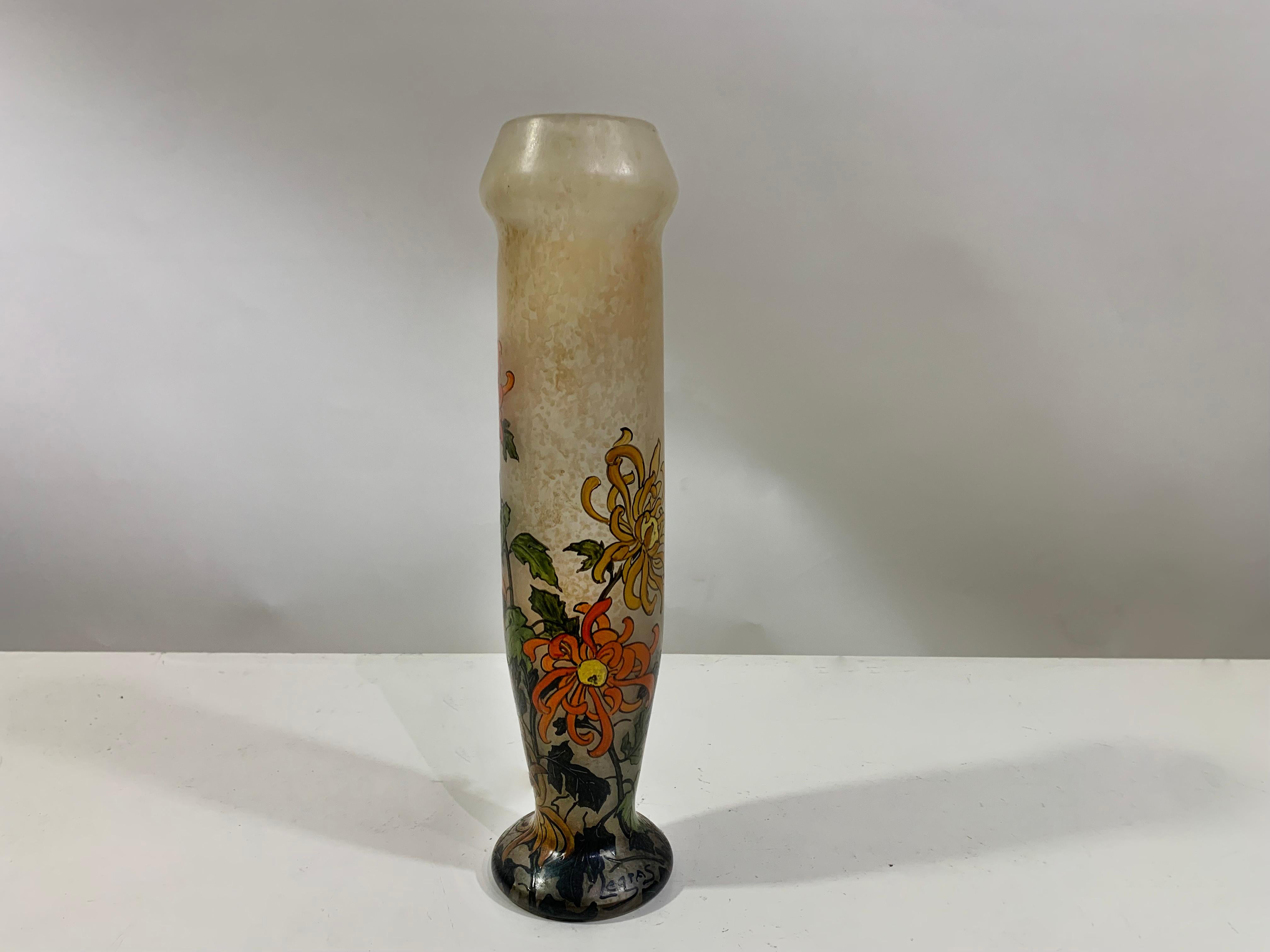 Peint à la main  Vase à fleurs émaillé Art Nouveau signé « Grass »  en vente