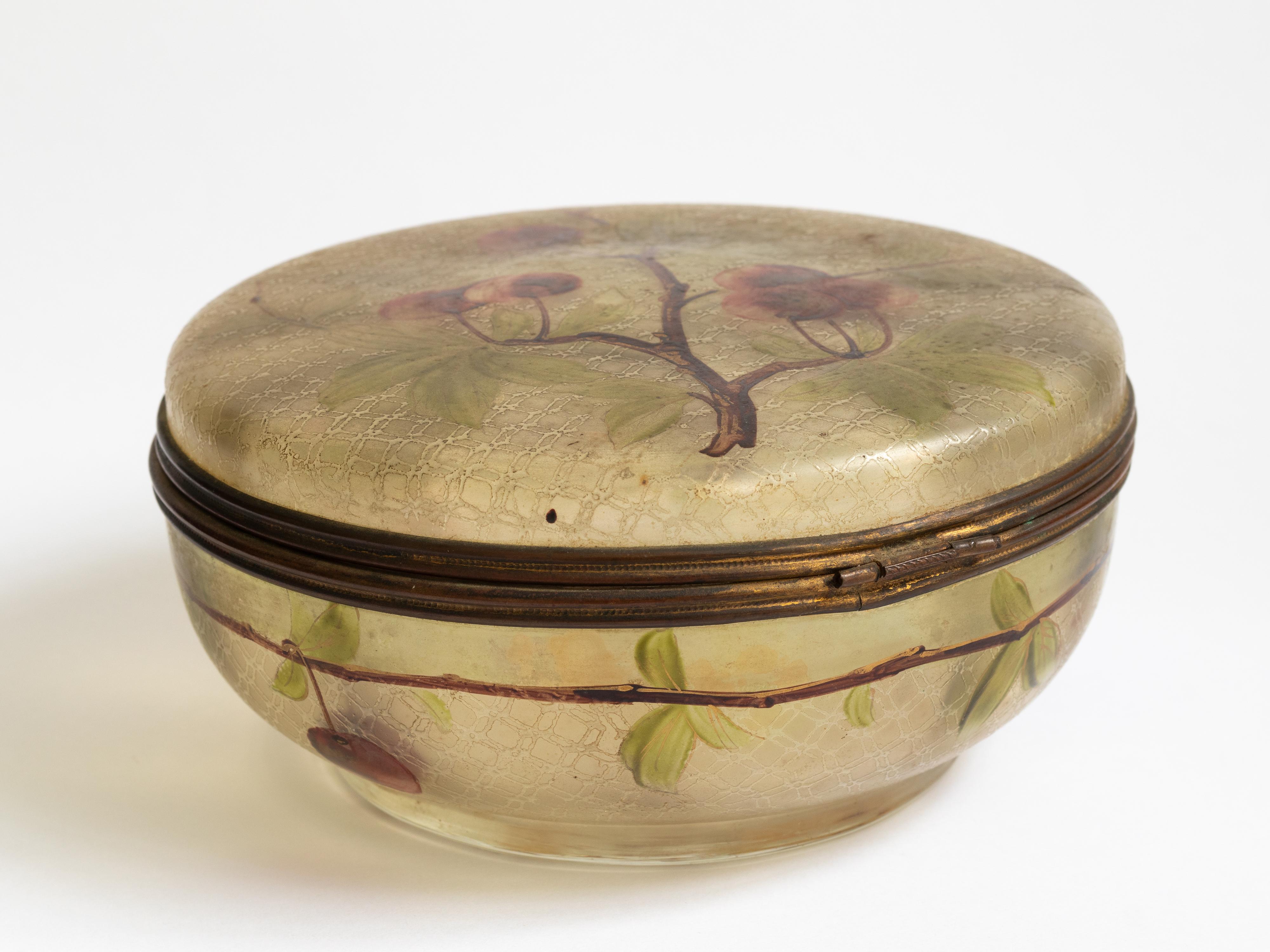 20ième siècle Boîte à bijoux Art Nouveau en verre émaillé, années 1900 en vente