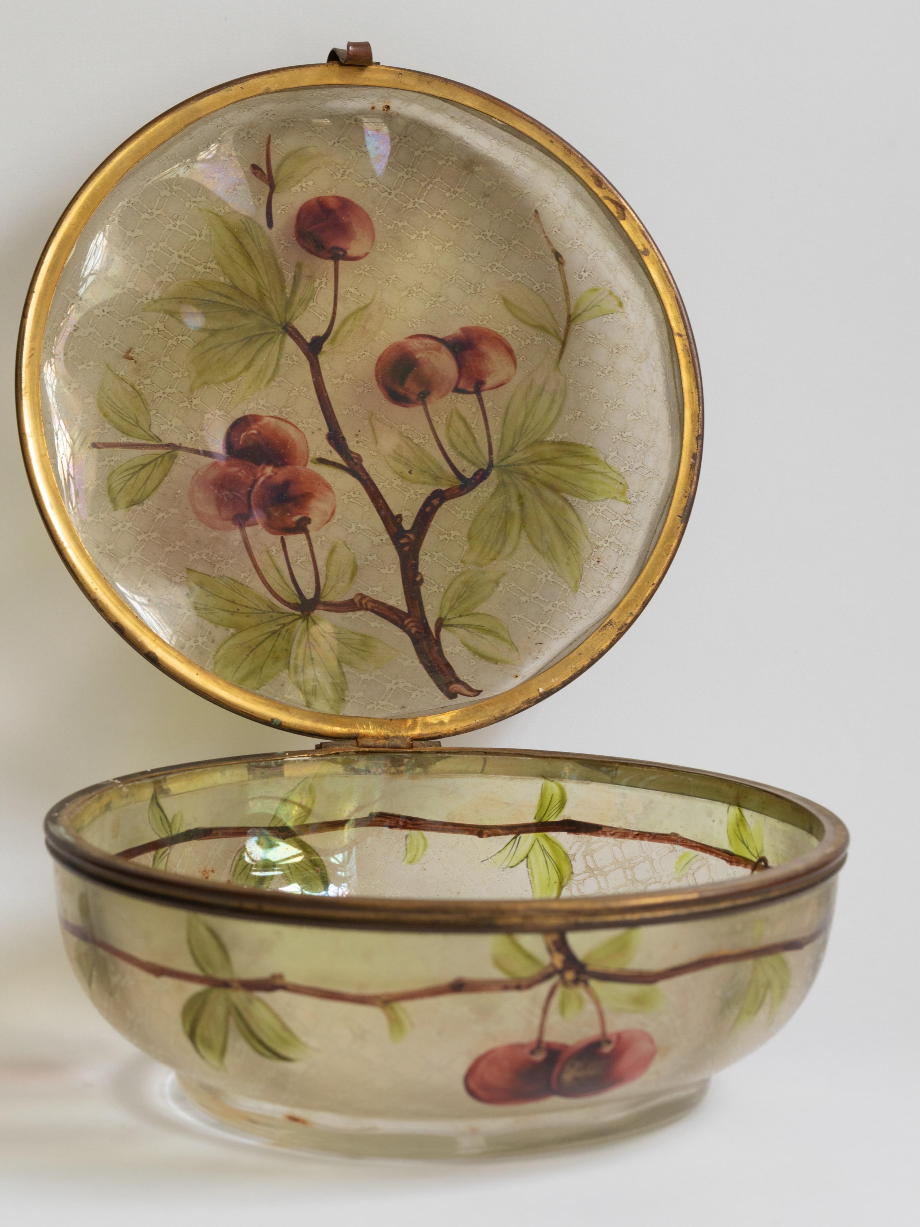 Laiton Boîte à bijoux Art Nouveau en verre émaillé, années 1900 en vente