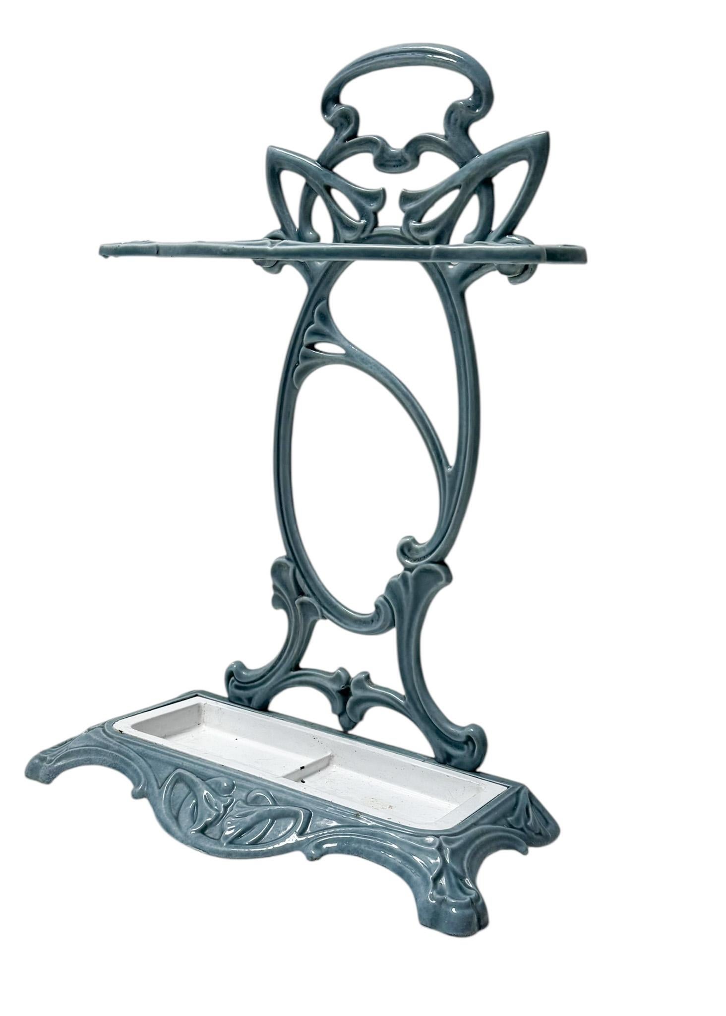 Art nouveau Porte-parapluie en fer émaillé Art Nouveau, années 1900 en vente