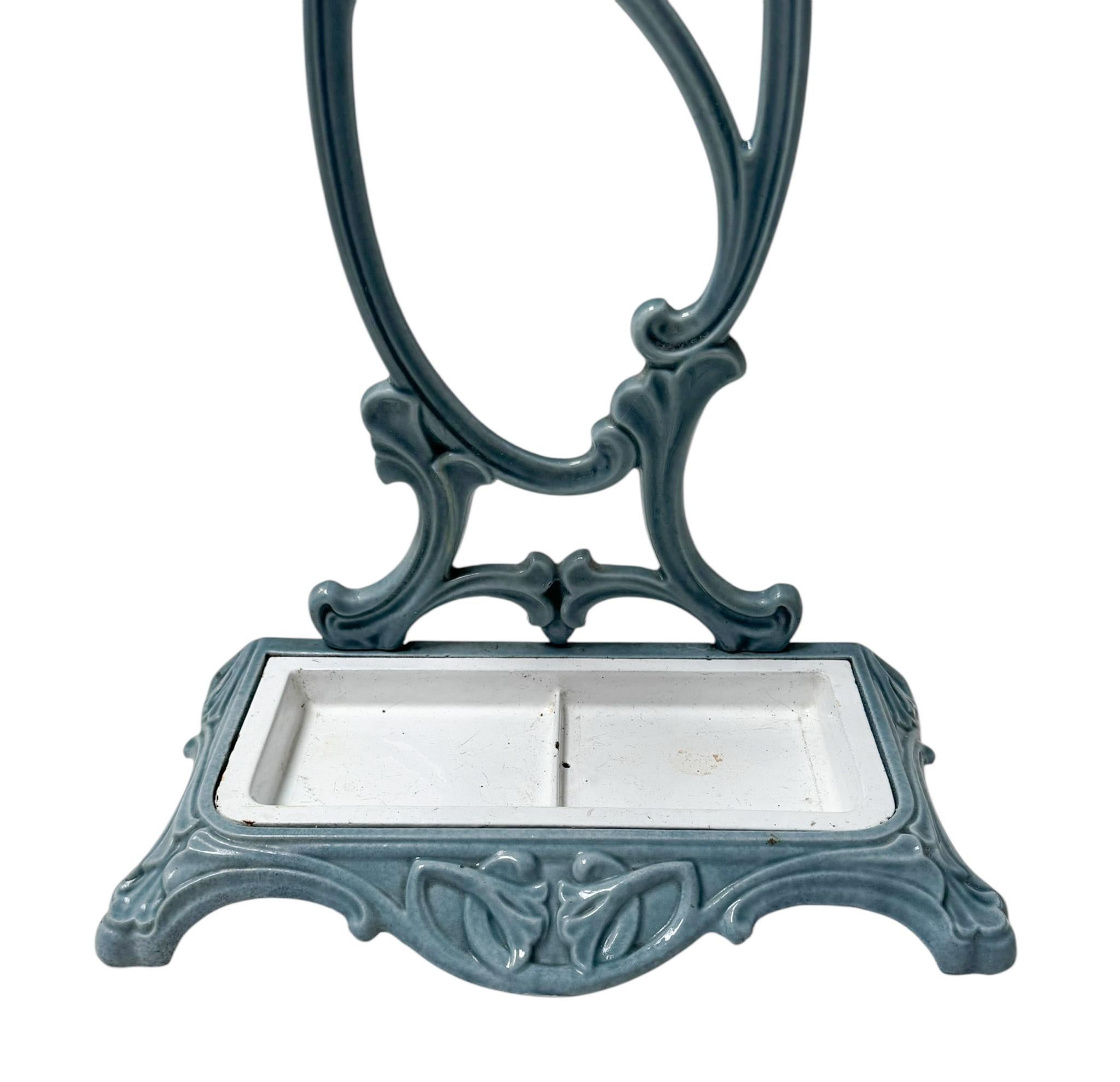 Porte-parapluie en fer émaillé Art Nouveau, années 1900 en vente 1