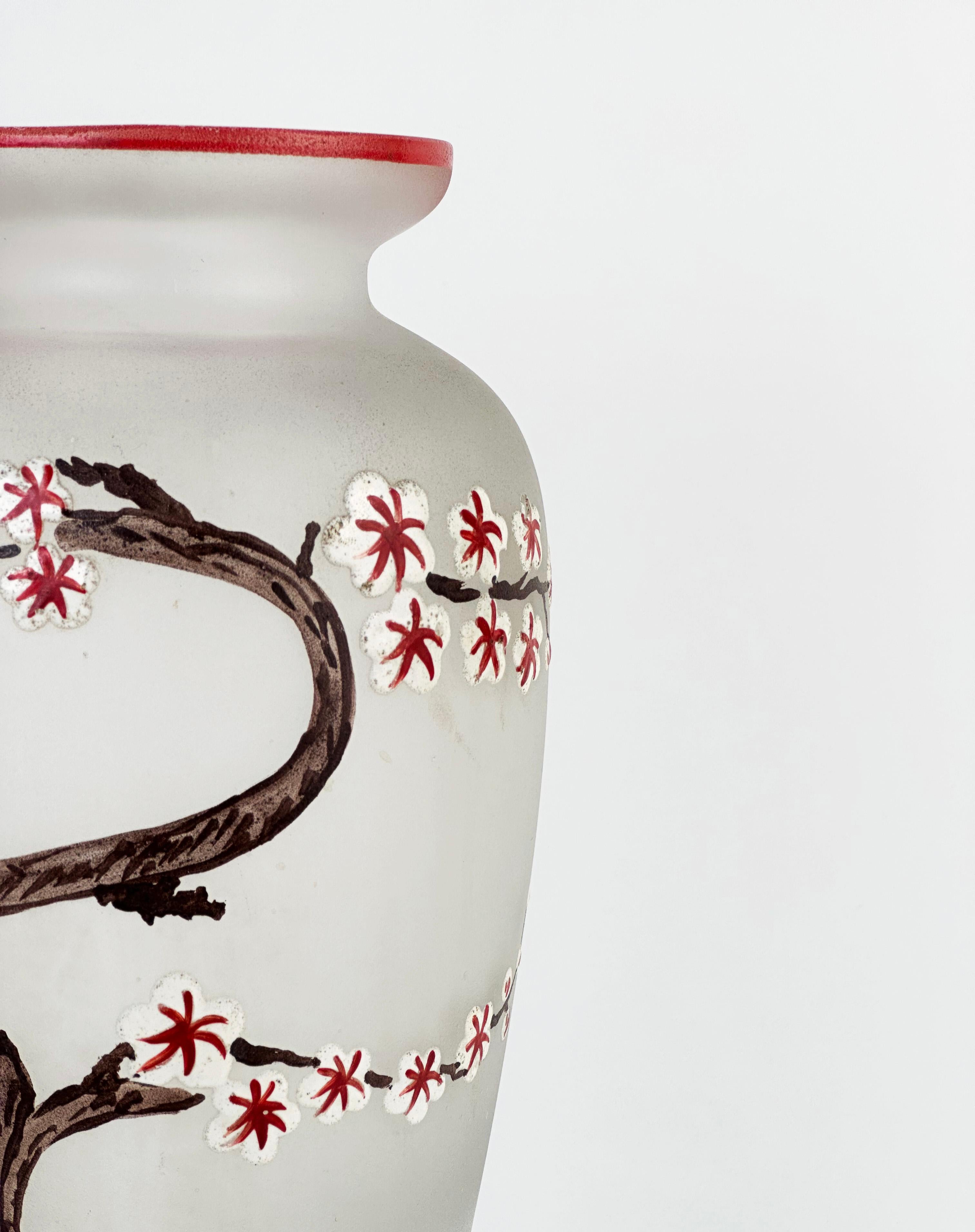 Japonisme Vase en verre Art Nouveau - Blossom de cerisier japonais émaillé  en vente