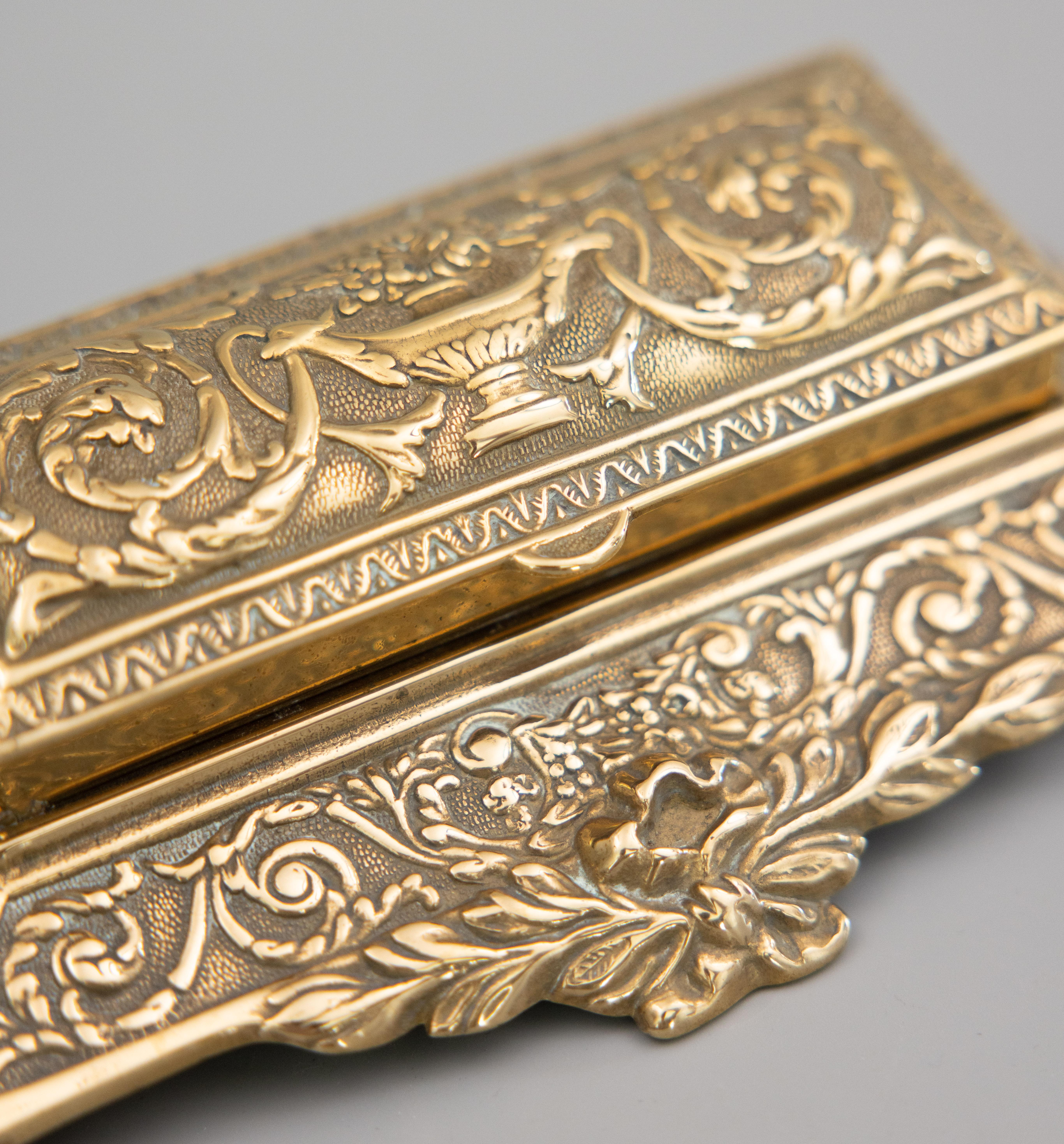 Art Nouveau English Brass Footed Stamp Box, circa 1920 For Sale 2
