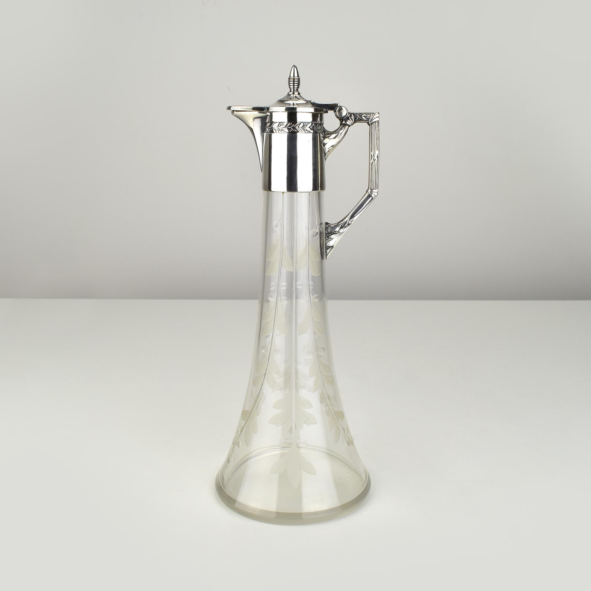 Jarra de Cristal Art Nouveau Grabada de WMF Jarra de Licor Jarra de Clarete Floral en venta 2