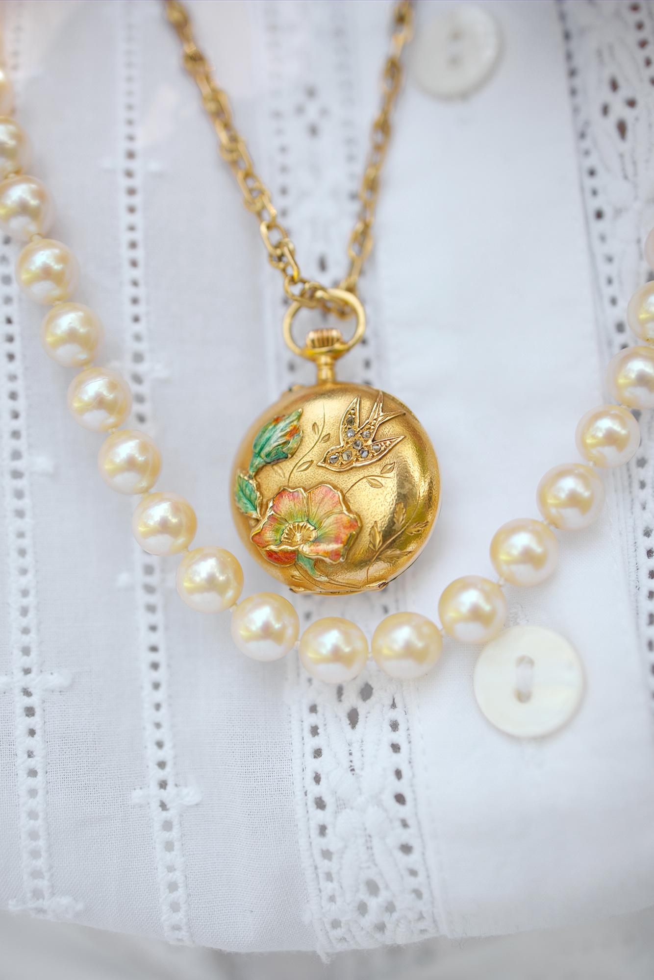 Taille rose Pendentif pour montre de poche en or 18 carats, diamant, fleur de lys, hirondelle, époque Art nouveau.