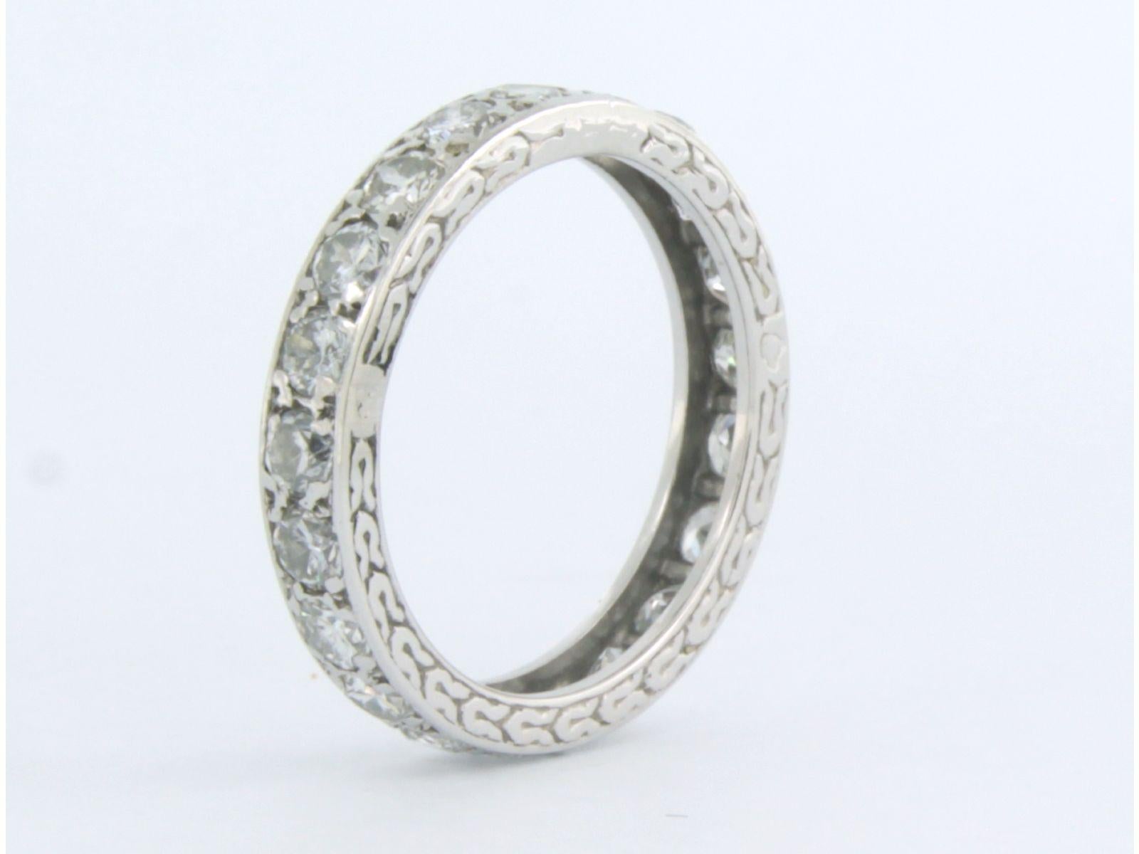 18k white gold eternity band set with old European cut diamond -1.80 ct - ring size US. 5 - EU. 15.75 (49)

detailed description

the top of the ring is 4.0 mm wide

ring size US 5 - EU. 15.75 (49)

weight 3.2 grams

set with

- 21 x 2.6 mm old