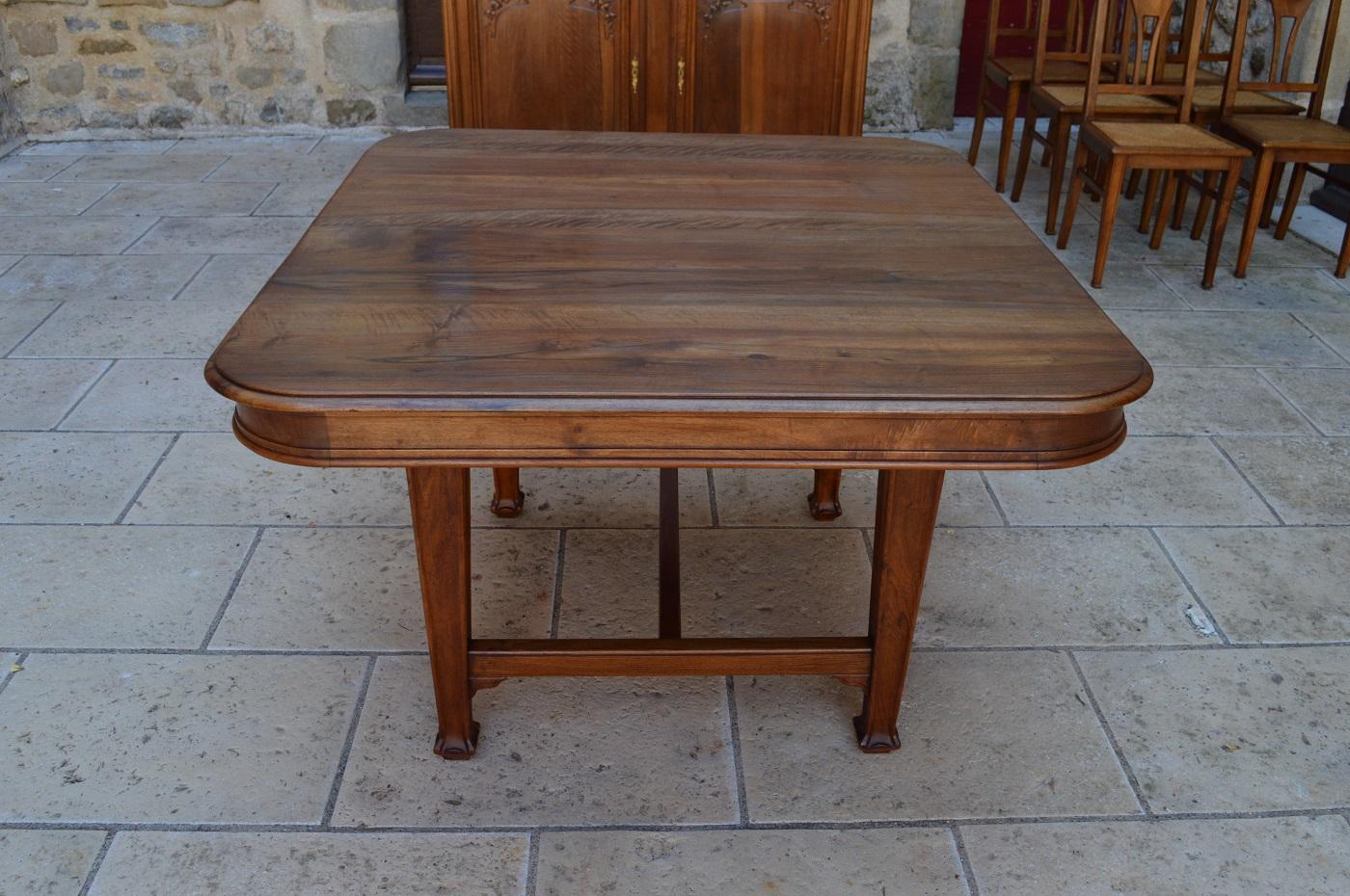 Art Nouveau Extending Dining Table in Carved Walnut, France, Circa 1900 For Sale 3