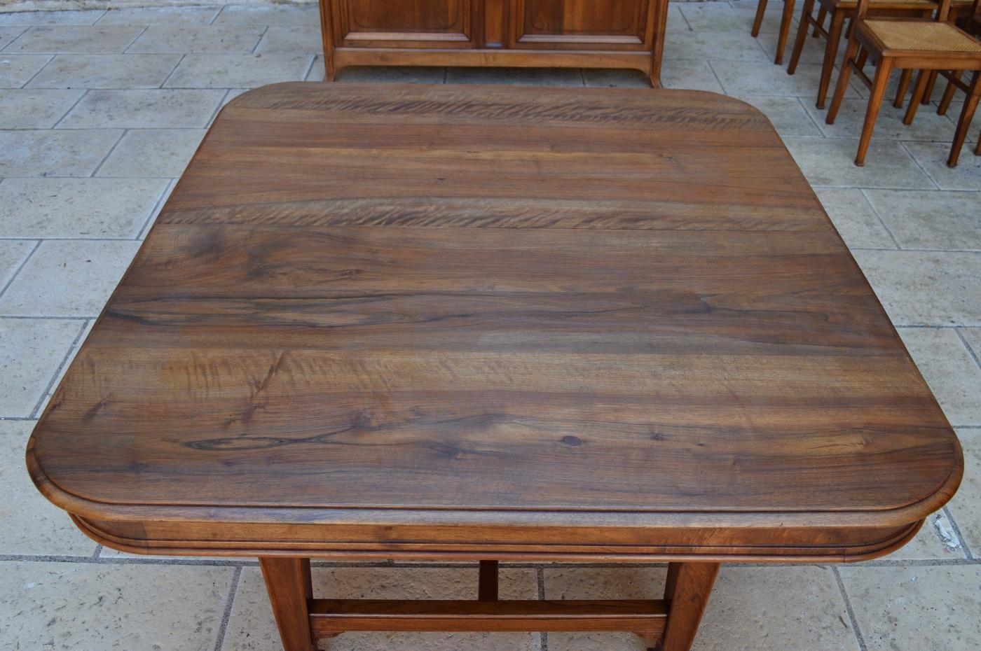 Art Nouveau Extending Dining Table in Carved Walnut, France, Circa 1900 For Sale 4