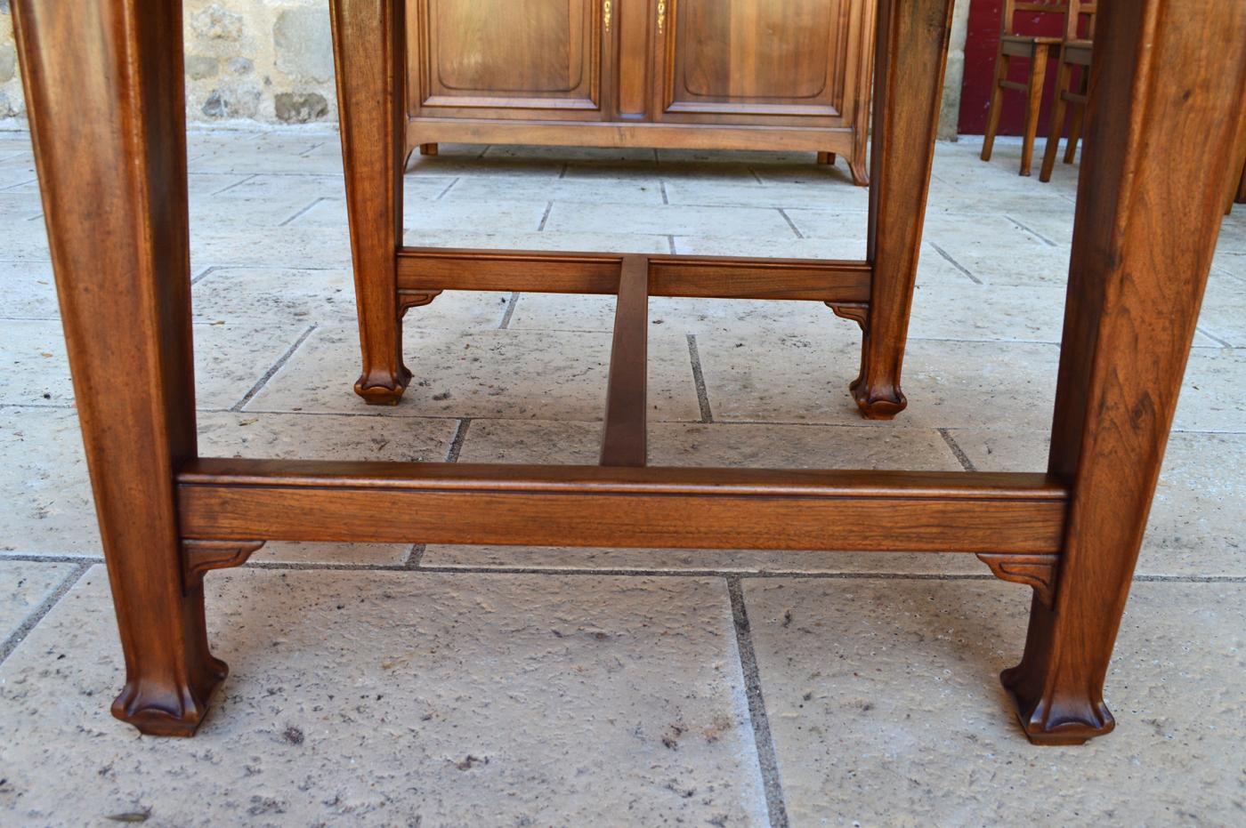 Art Nouveau Extending Dining Table in Carved Walnut, France, Circa 1900 For Sale 7