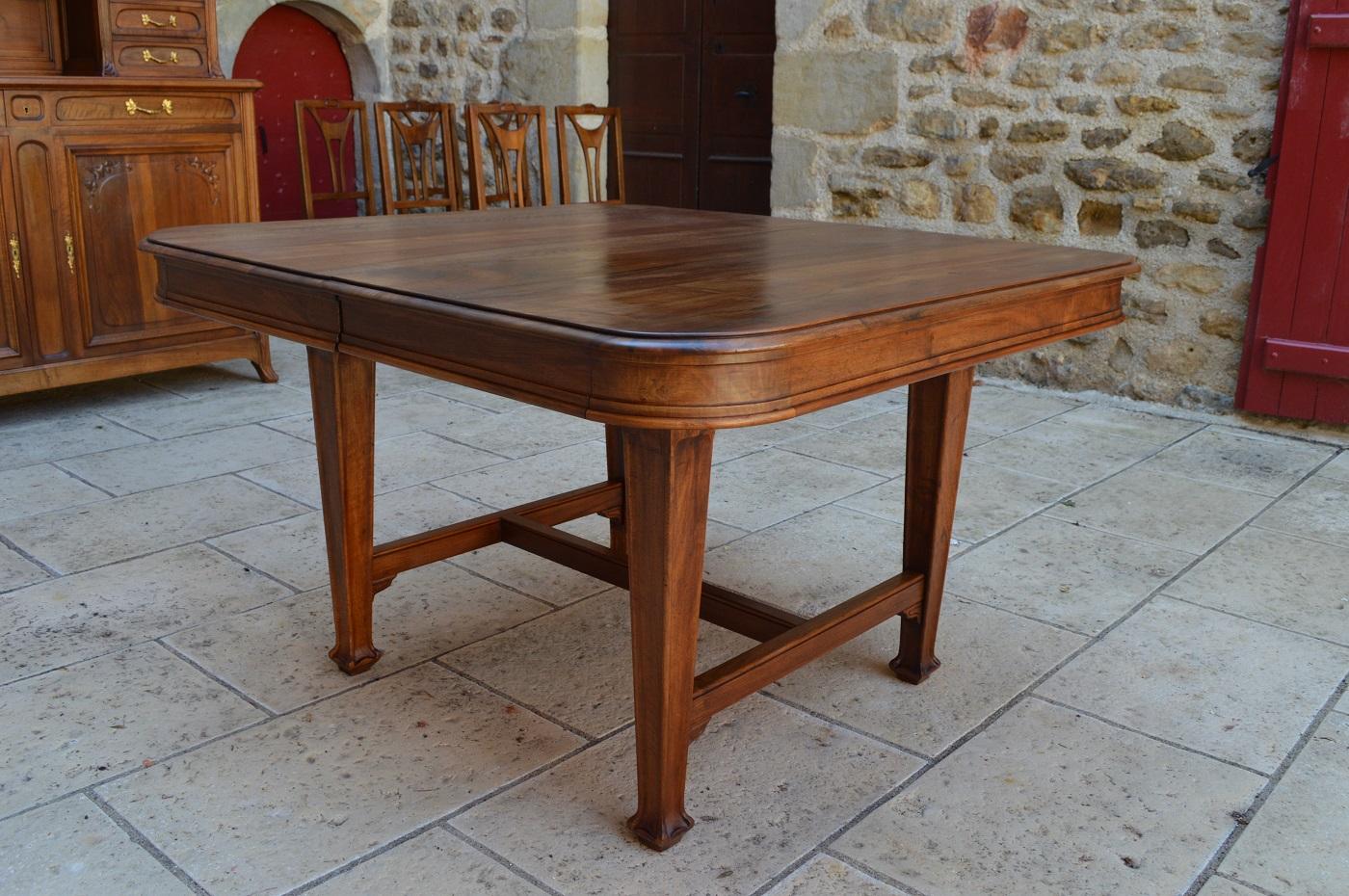 Art Nouveau Extending Dining Table in Carved Walnut, France, Circa 1900 For Sale 1